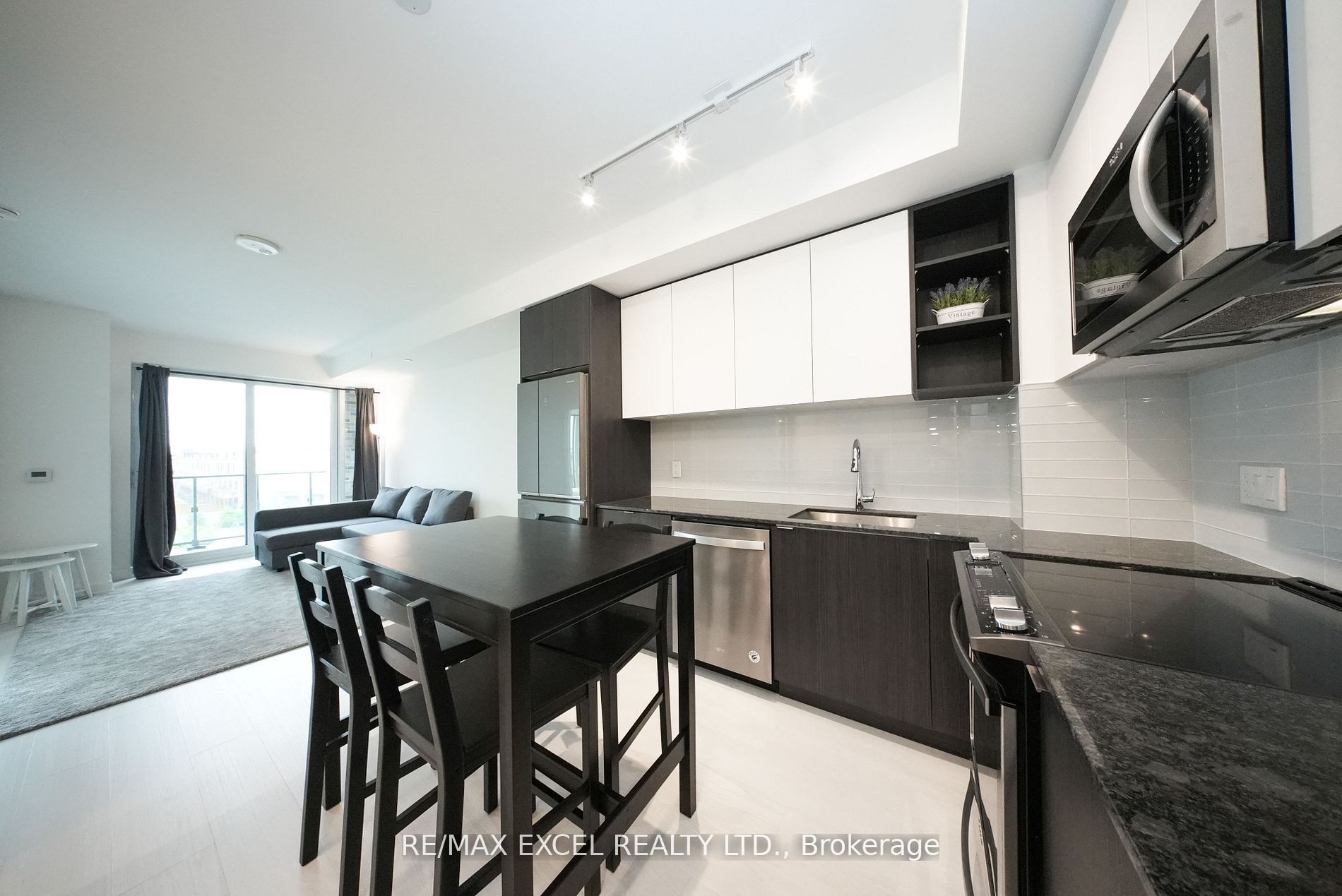 Unit 324 - 100 Eagle Rock Way, Vaughan 3