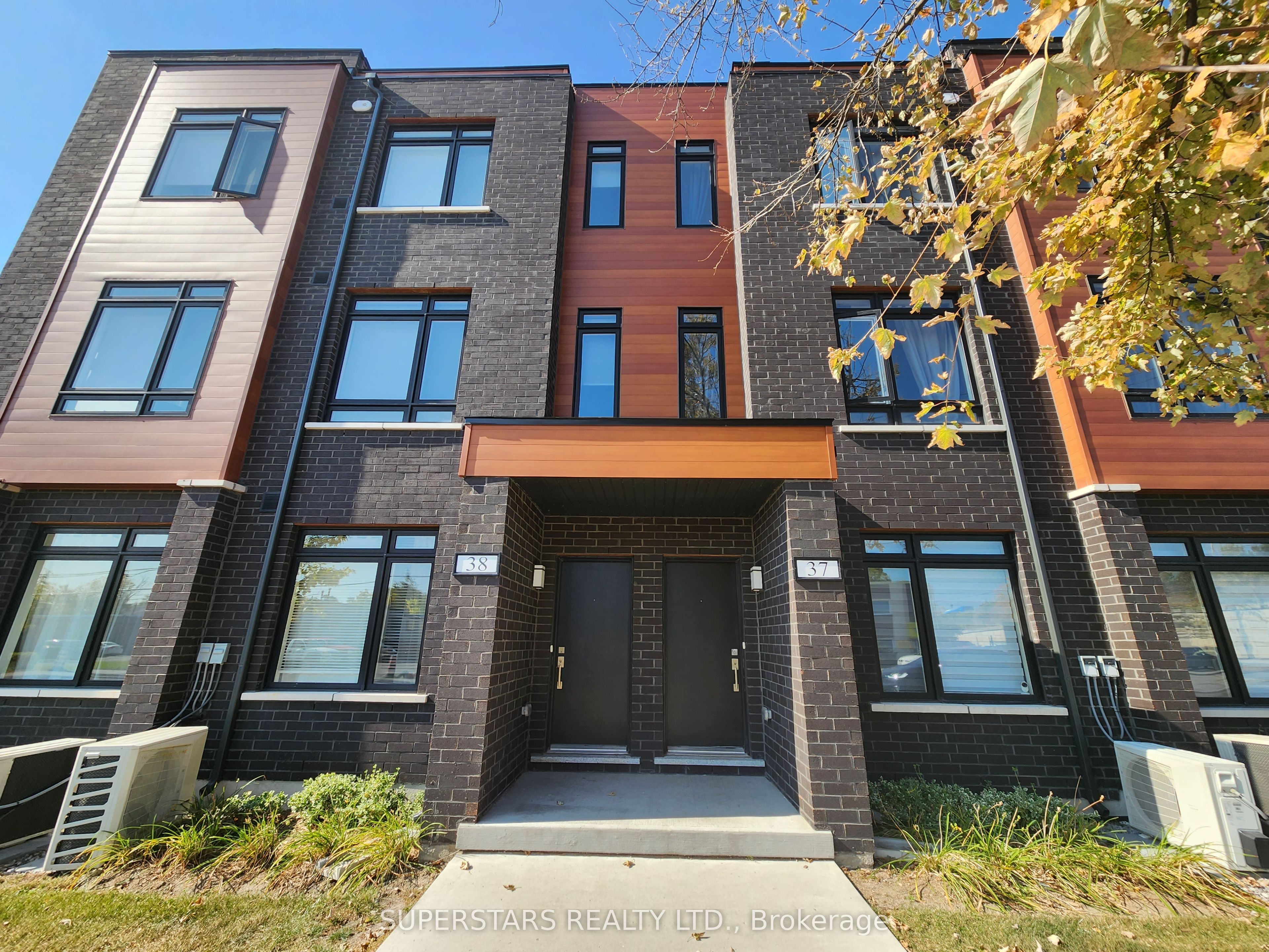 Unit 37 - 370 Red Maple Road, Richmond Hill 2