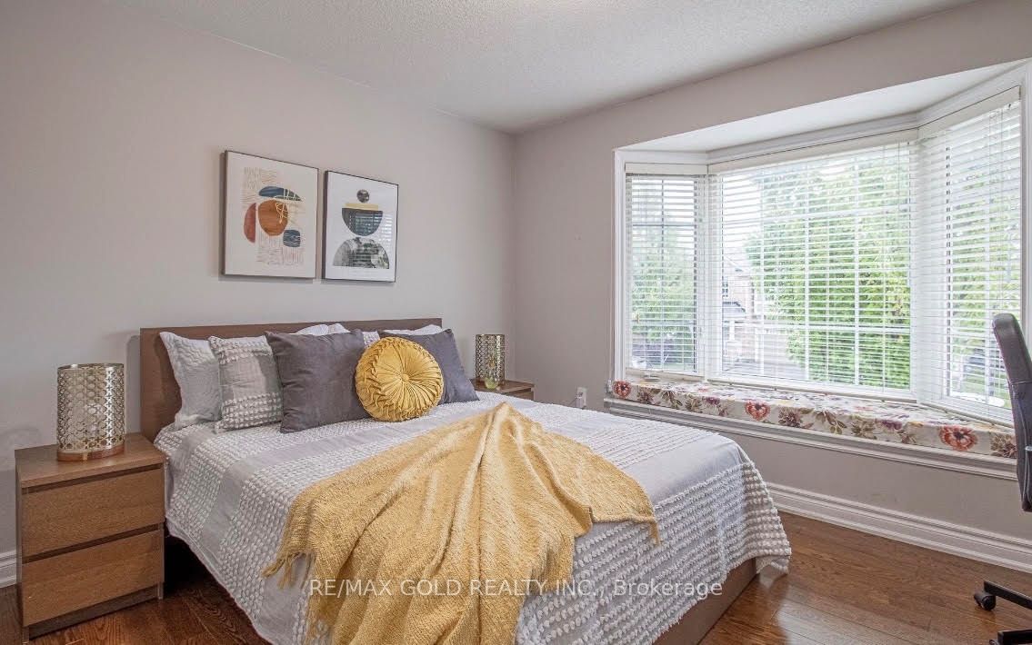 22 Roy Rainey Avenue, Markham 3