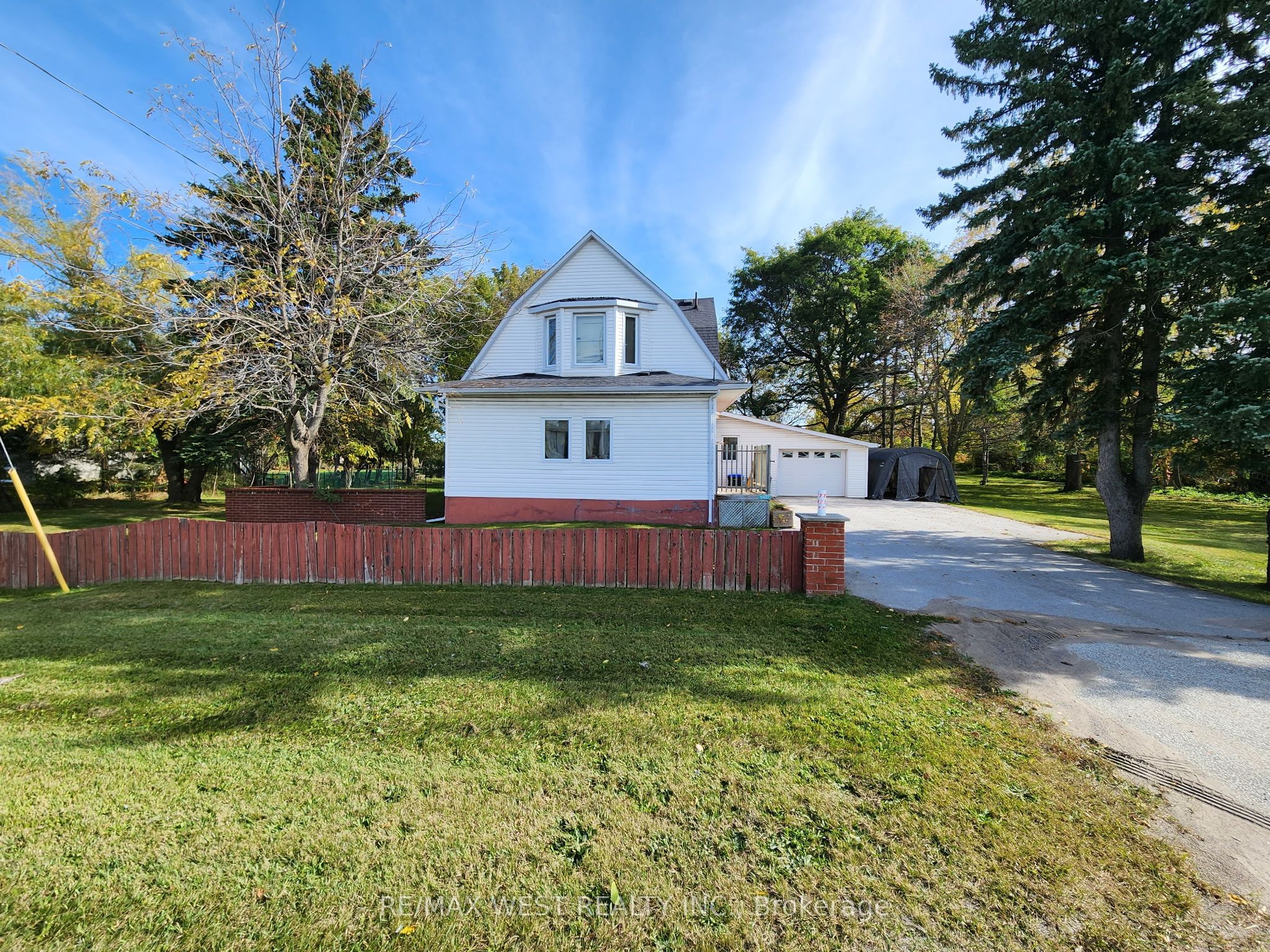 5427 Yonge Street, Innisfil 2