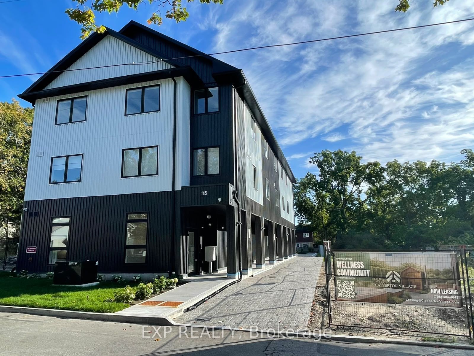 Unit 304 - 145 Clapperton Street, Barrie 2