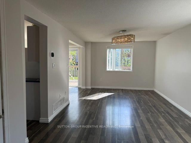 28 Weymouth Road, Barrie 3