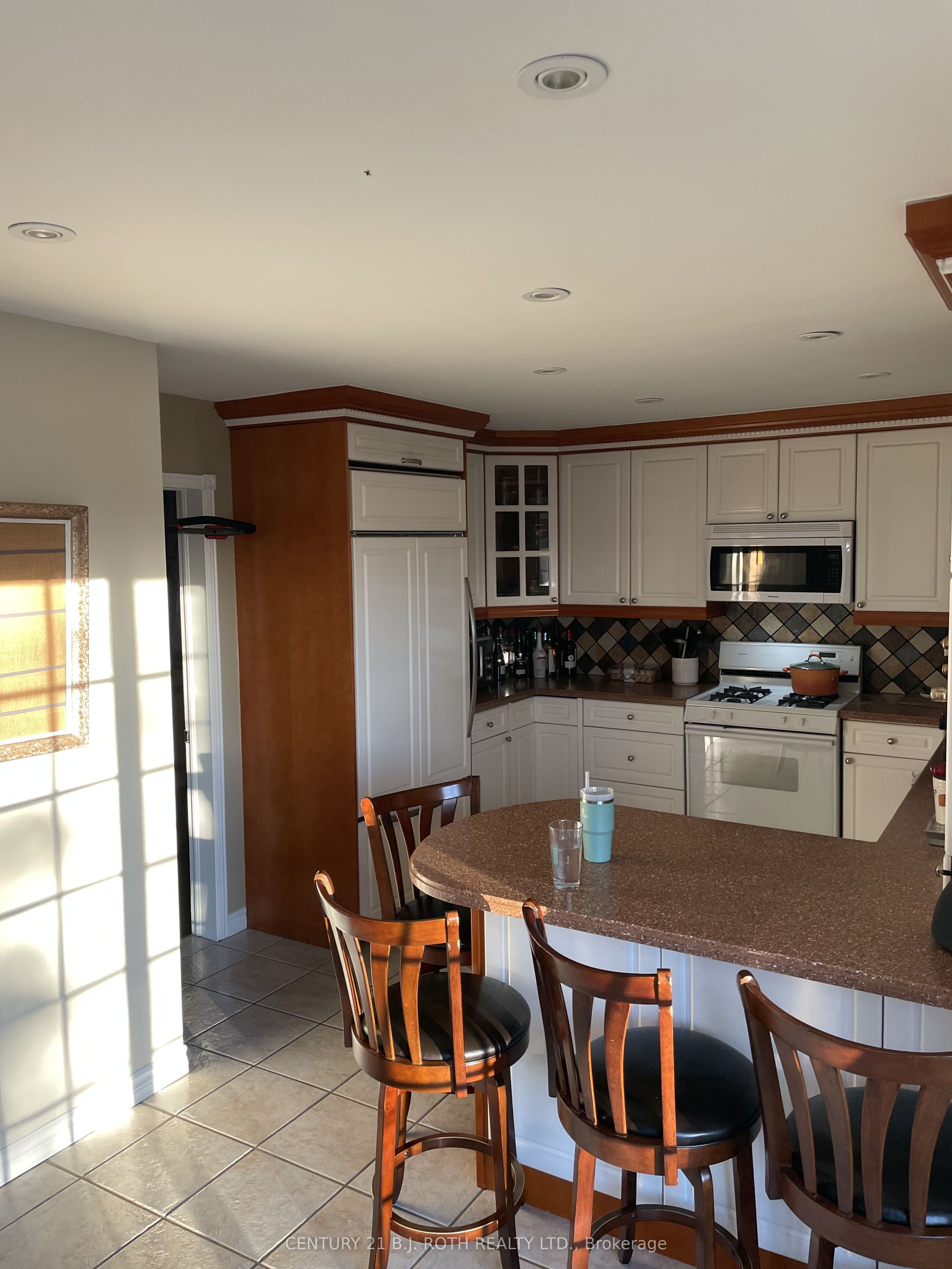 Unit Lower level bedroom - 105 Chieftain Crescent, Barrie 2