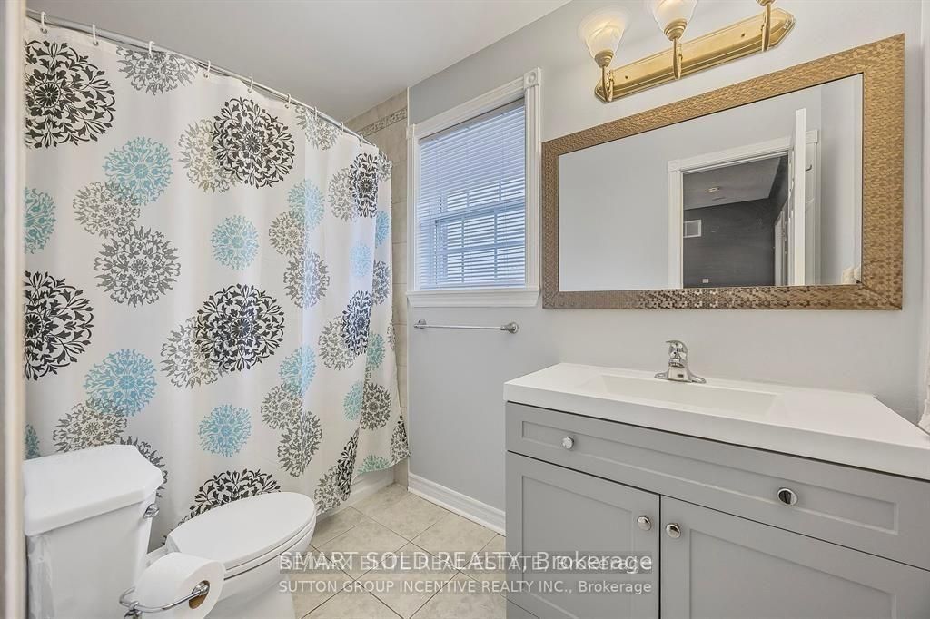 Unit Upper Bedroom - 28 Leggott Avenue, Barrie 5