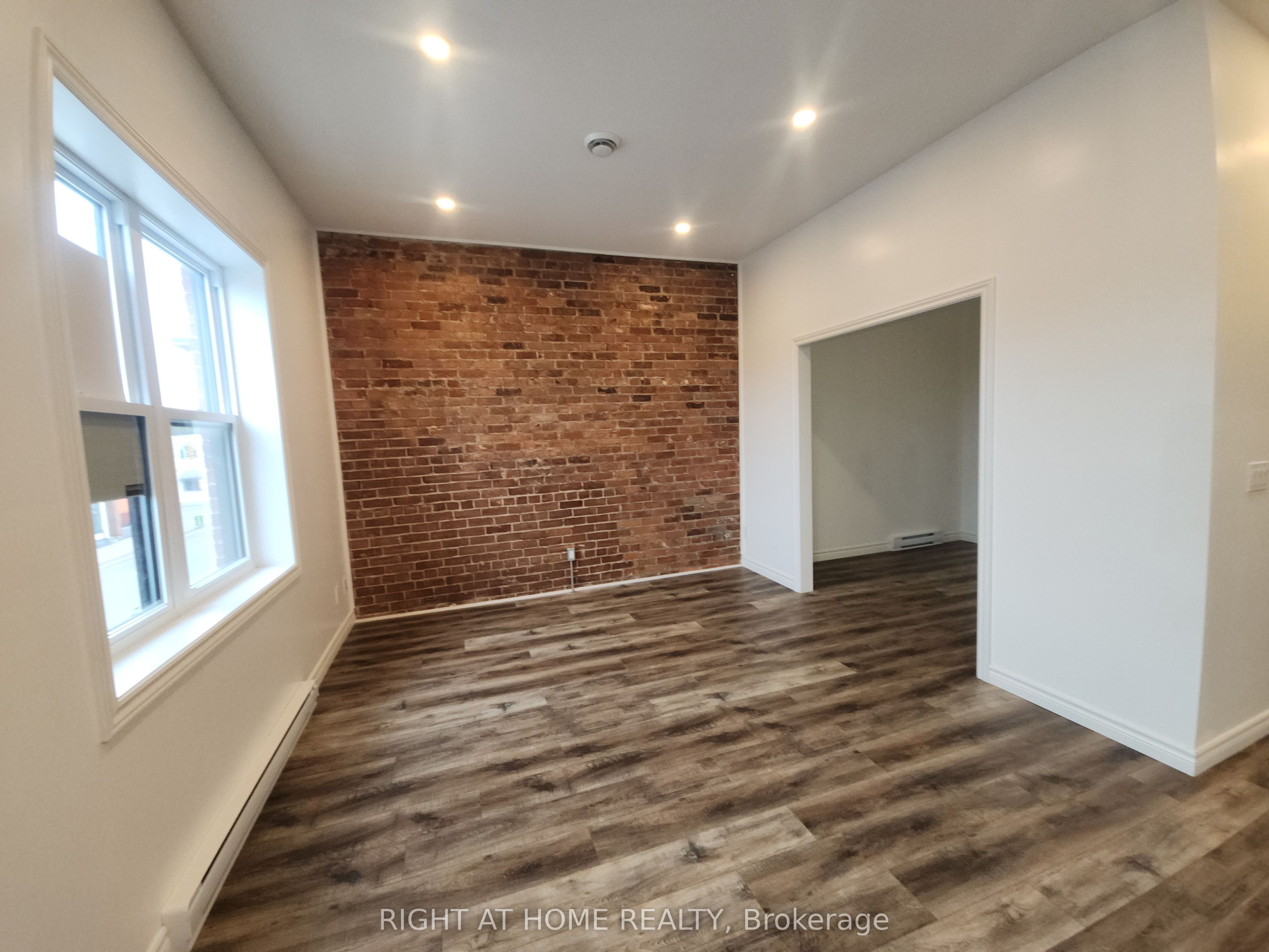 Unit 202 - 9 Queen Street W, Springwater 2