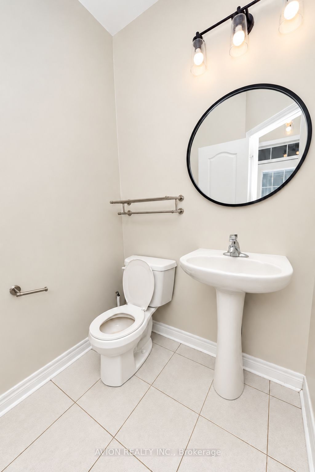 63 Forsyth Crescent N, Barrie 3