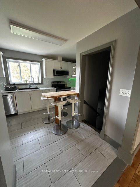 Unit UPPER - 189 Little Avenue, Barrie 4