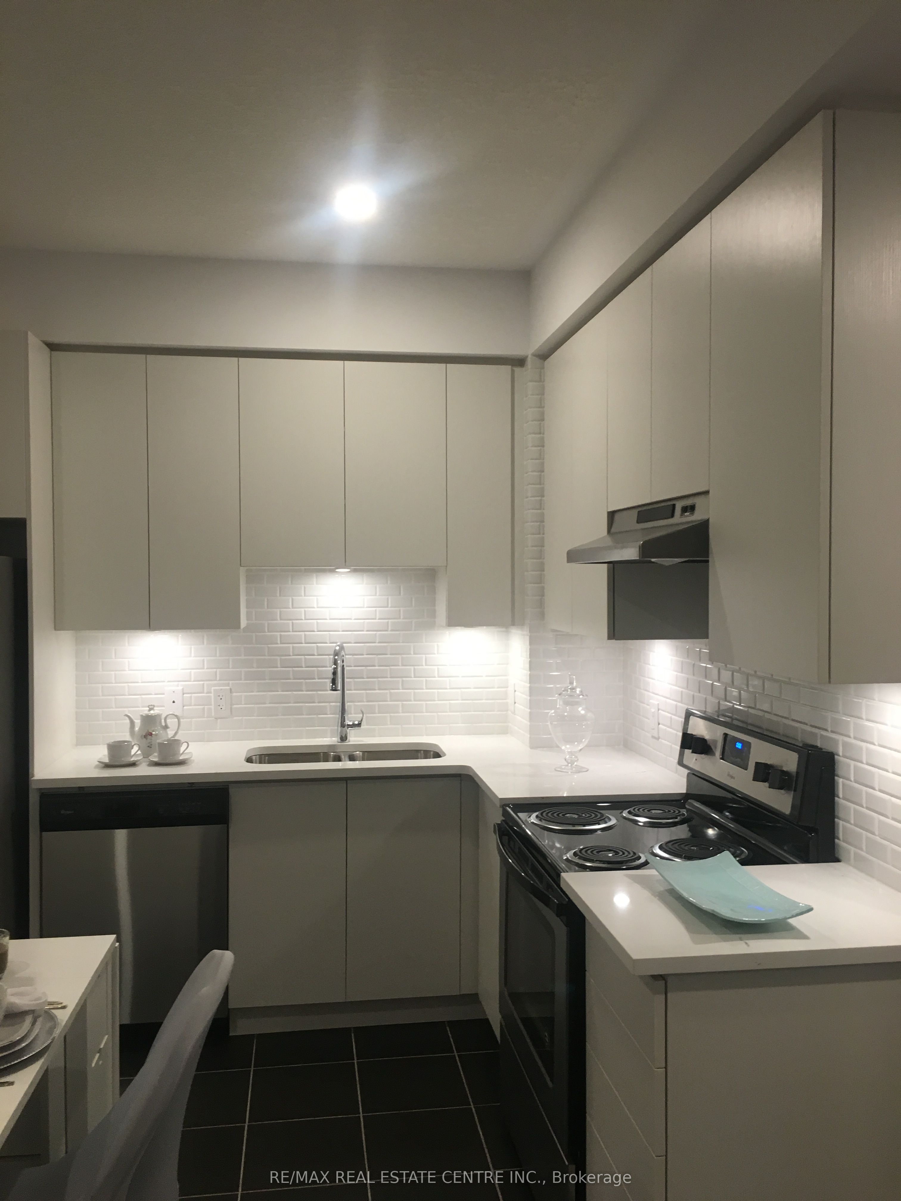 Unit 402 - 2490 Old Bronte Road, Oakville 2
