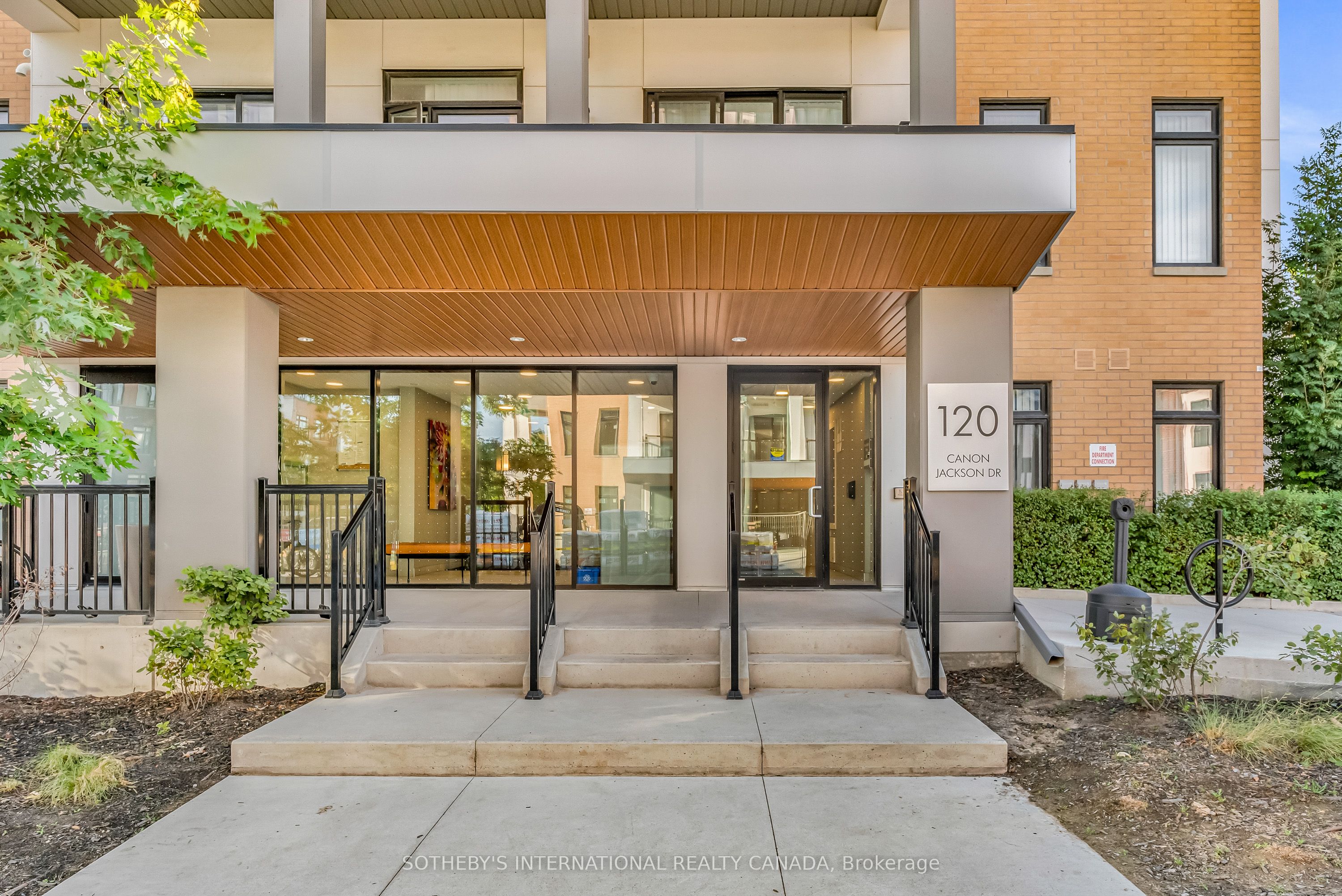 Unit 406 - 120 Canon Jackson Drive, Toronto 3