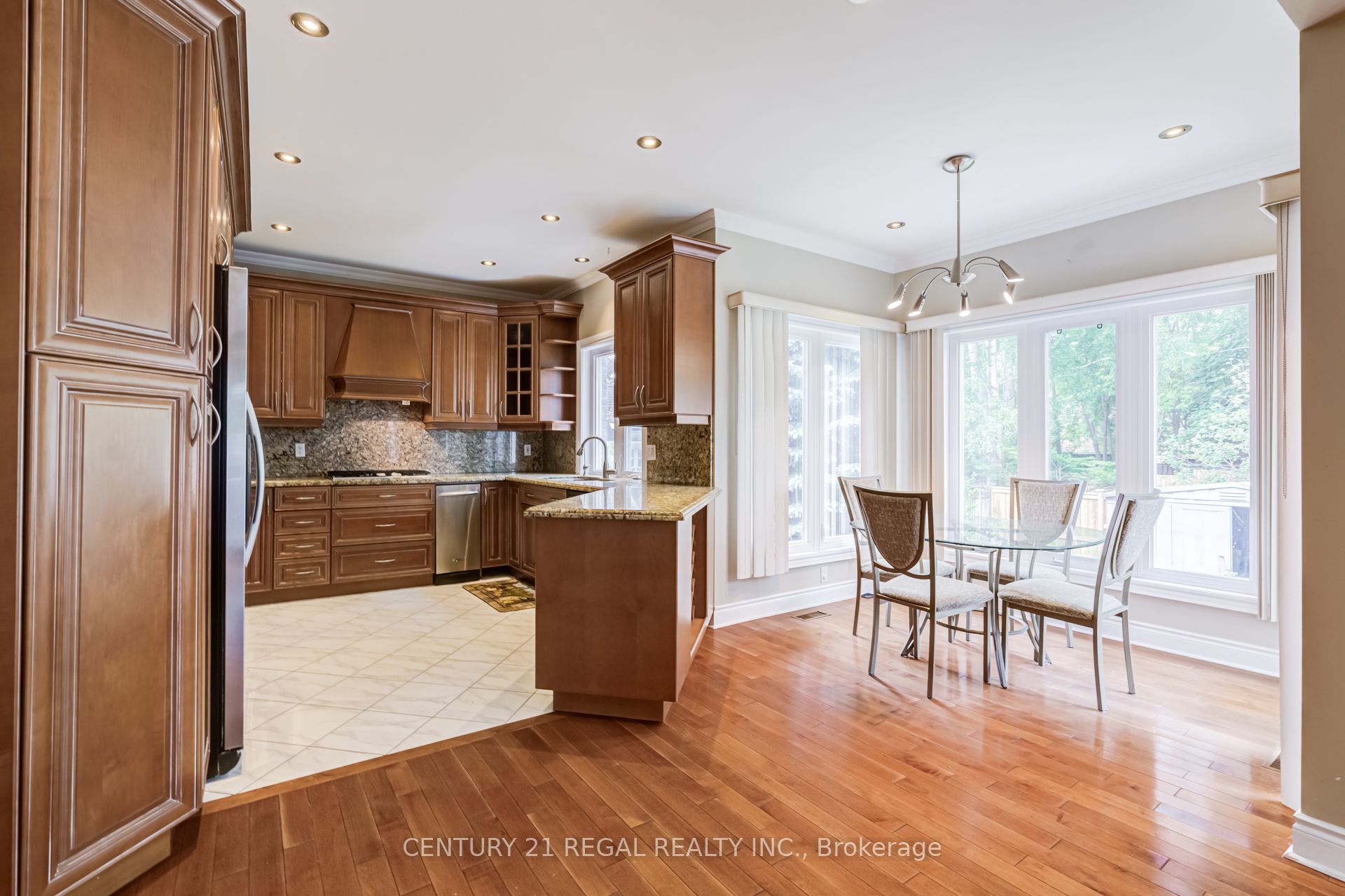 2A Twenty Eighth Street, Etobicoke 4