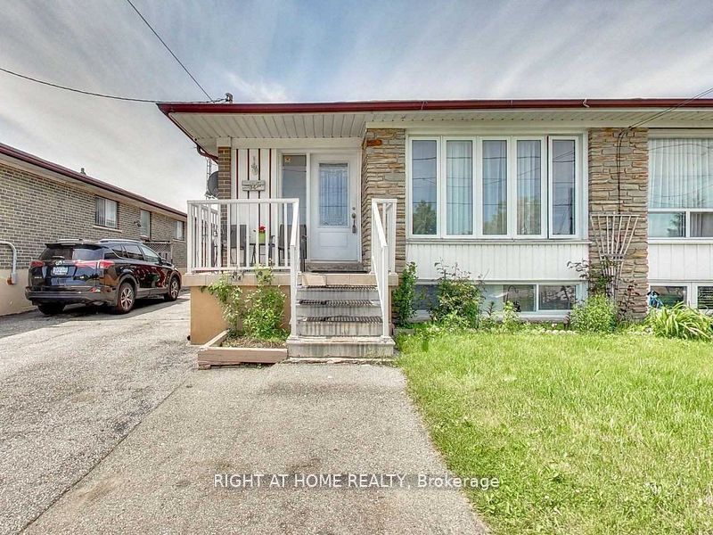 Unit Main Floor - 34 Goldsboro Road, North York 2