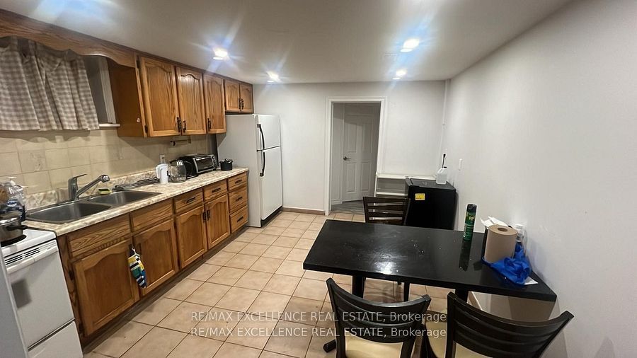 Unit Room - 25 Garratt Boulevard, North York 2