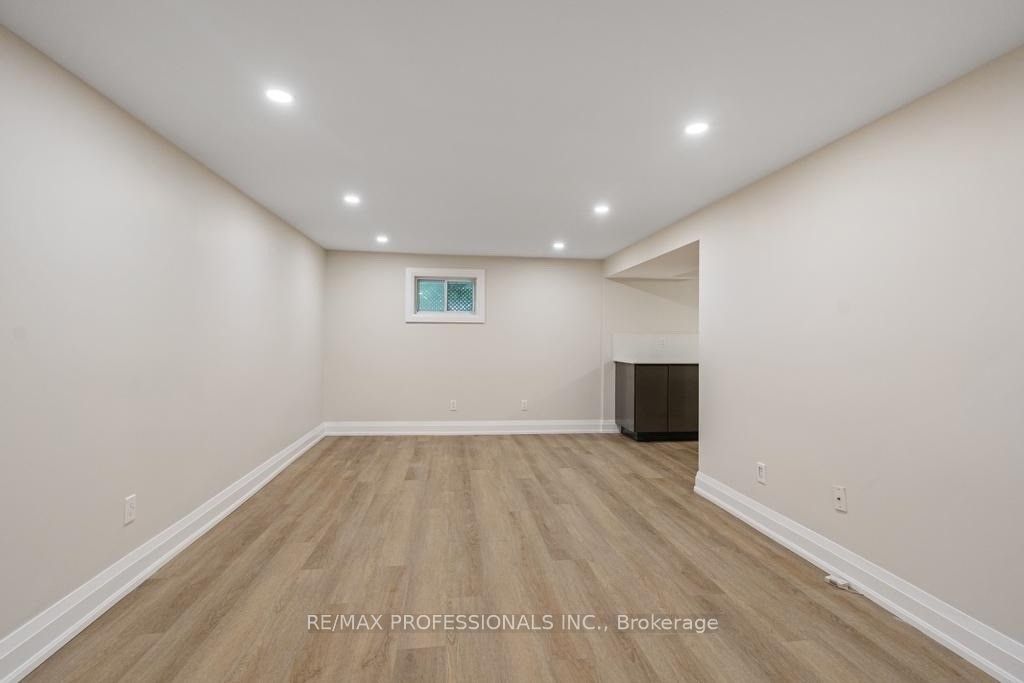 Unit LOWER - 1327 Royal Drive, Burlington 5