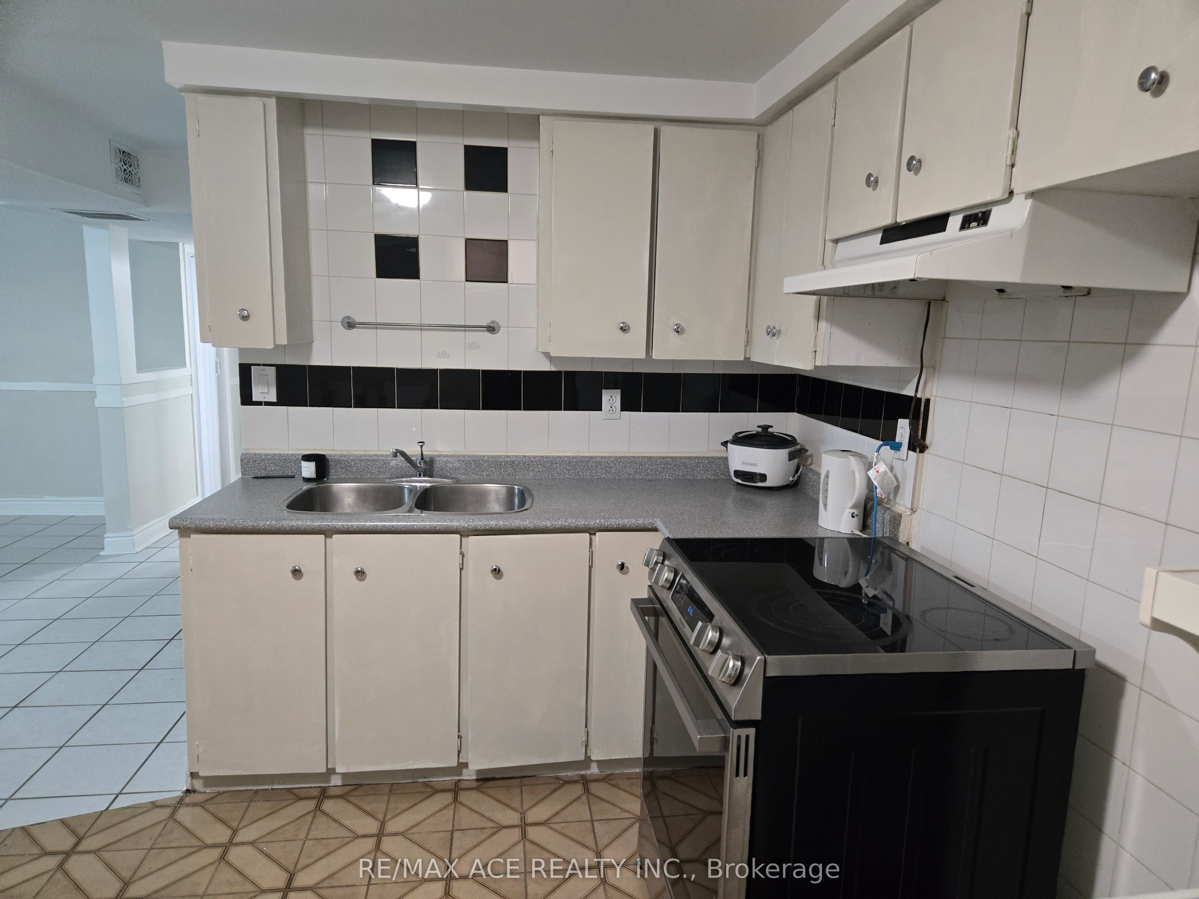 Unit Bsmt - 65 Dellbrook Crescent, North York 5