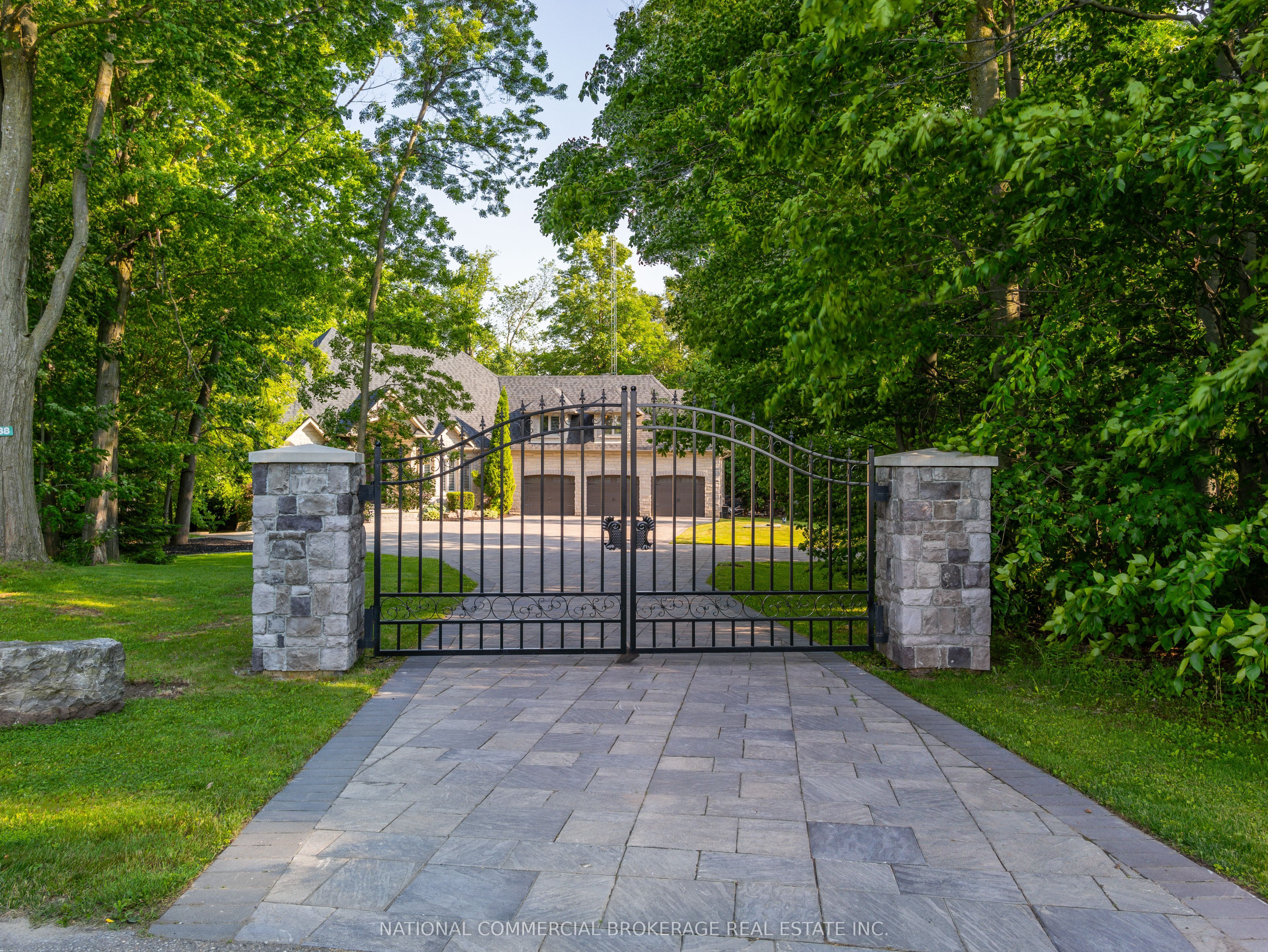 10088 Old Pine Crest Road, Halton Hills 2