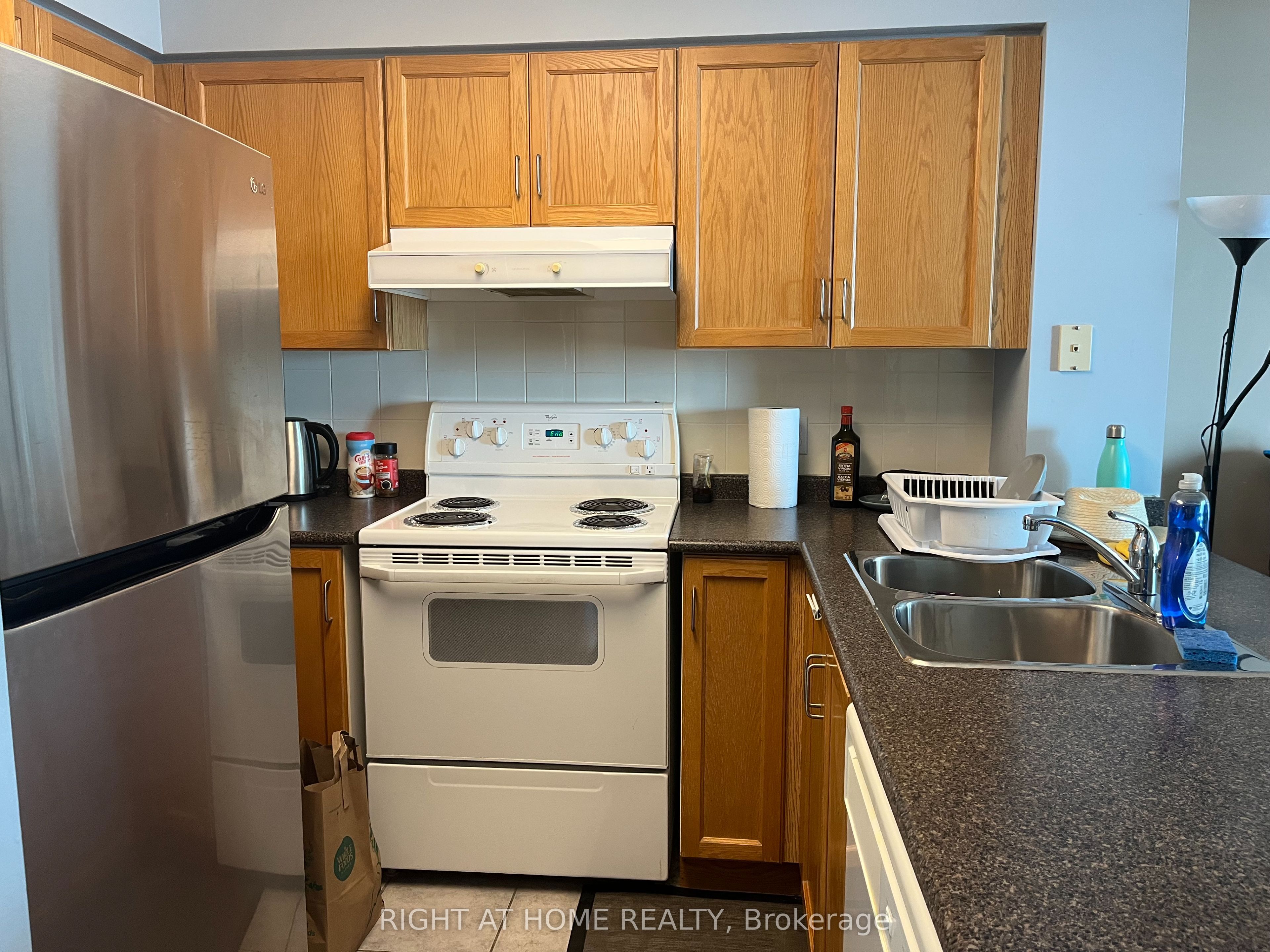 Unit 906 - 156 Enfield Place, Mississauga 3