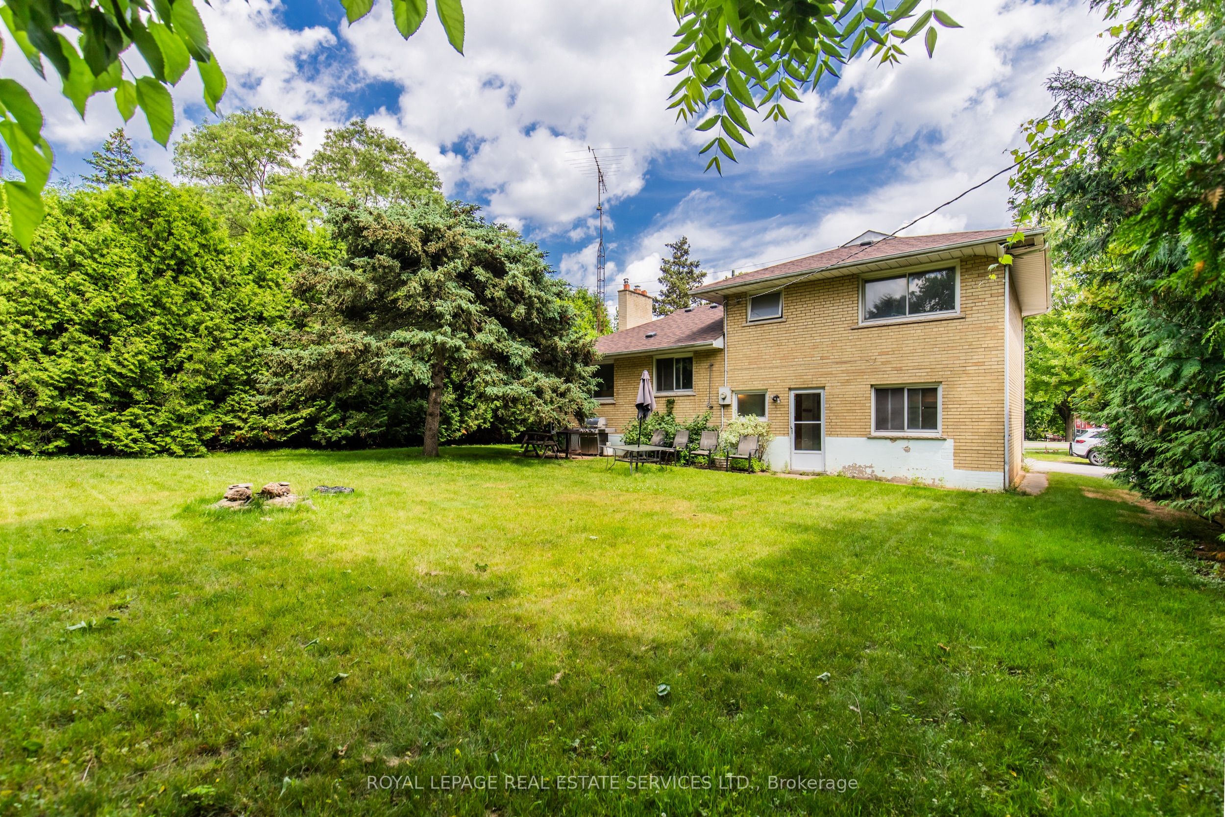 Unit Unit 2 - 227 Lakeshore Road W, Oakville 2