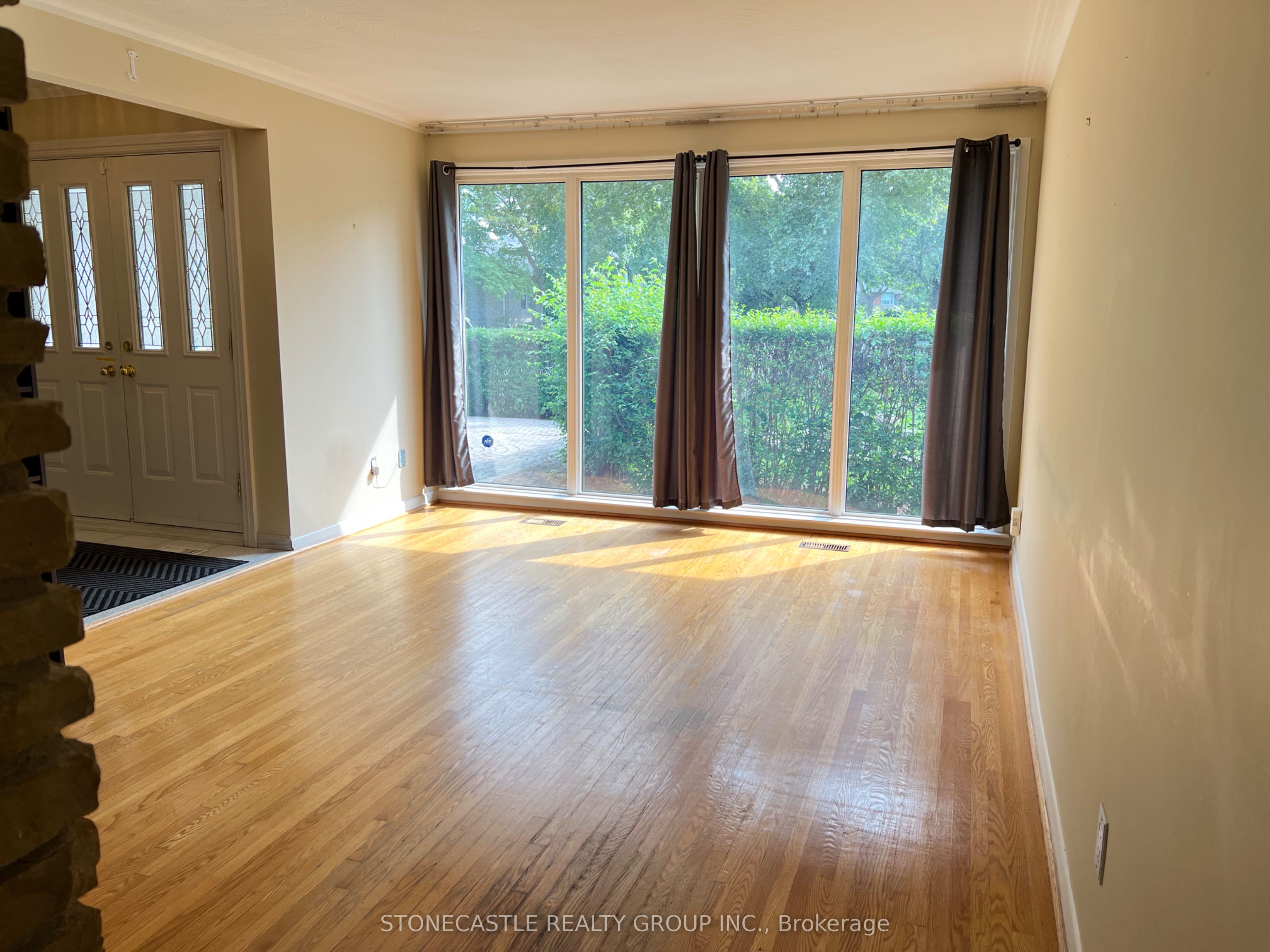 8 Hartsdale Drive, Etobicoke 3