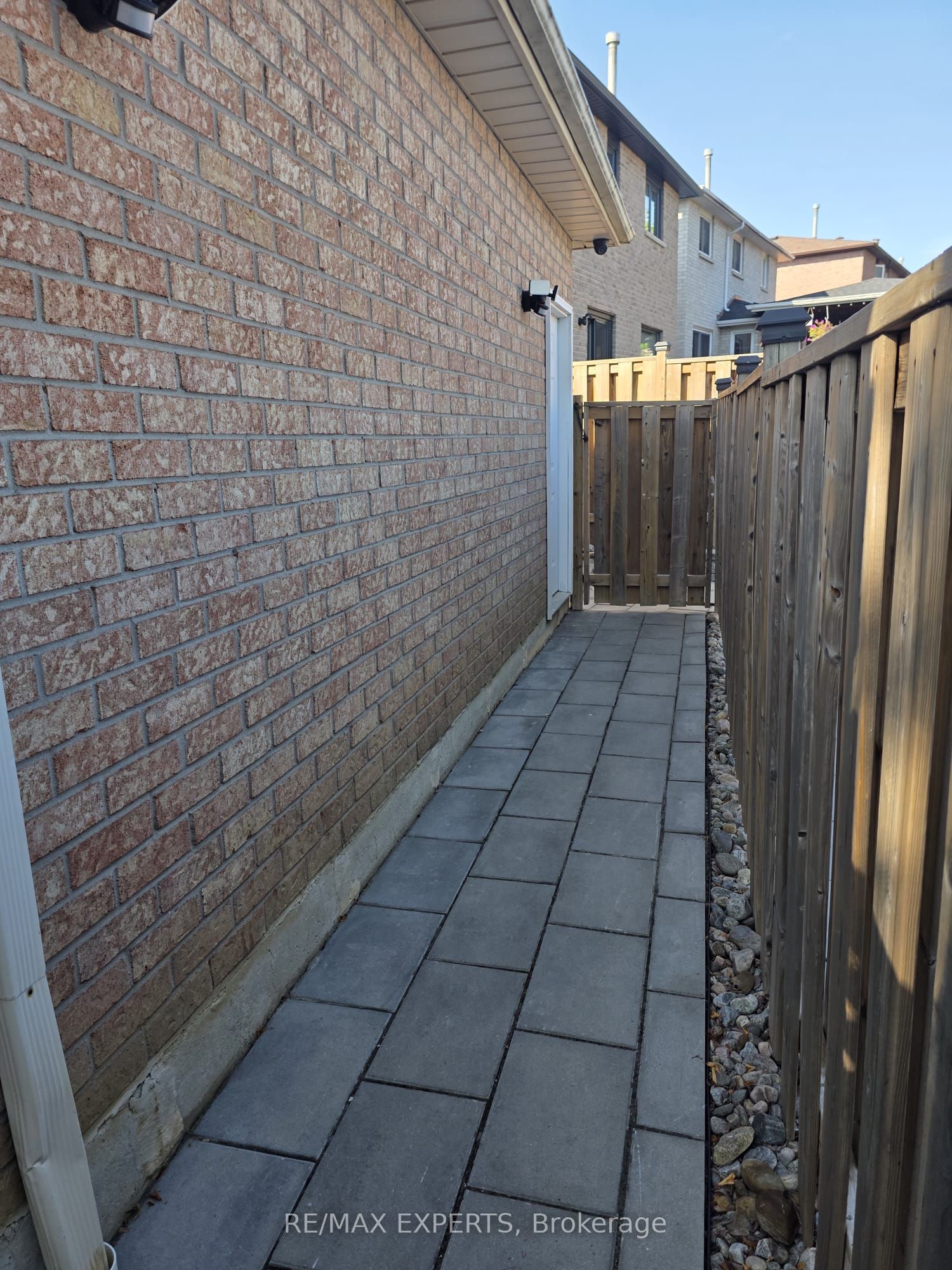 Unit Bsmt - 20 Deer Valley Drive, Caledon 1