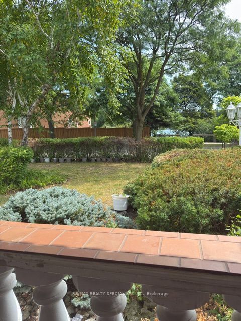 Unit Main & Upper - 2 Pepperwood Place, Brampton 3