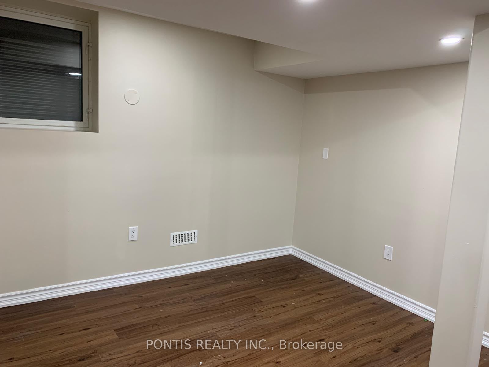 Unit Basment - 2489 Felhaber Crescent, Oakville 2