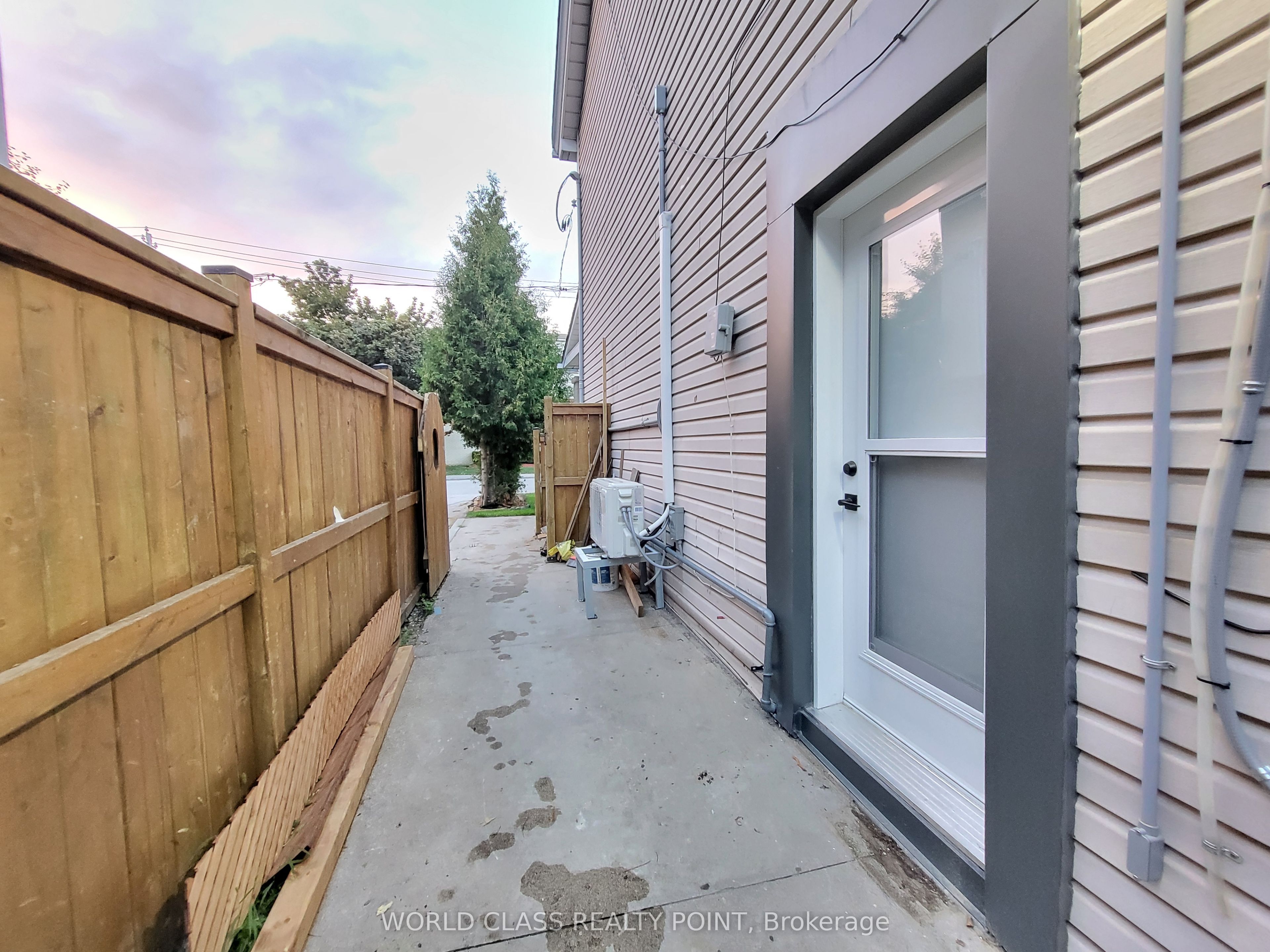 Unit MAIN - 49 Vine Avenue, Toronto 5
