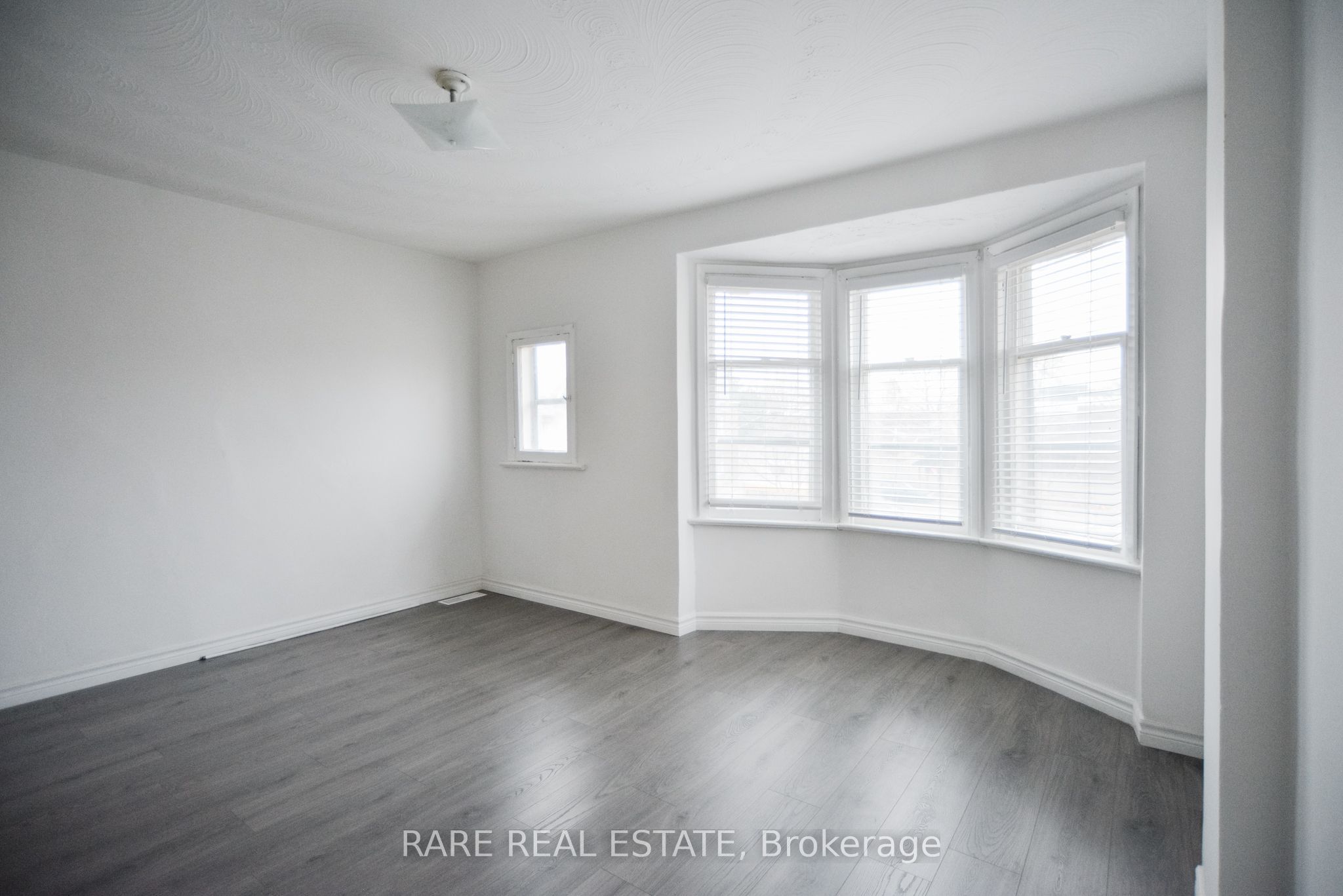 Unit Upper - 32 Garnet Avenue, Toronto 2