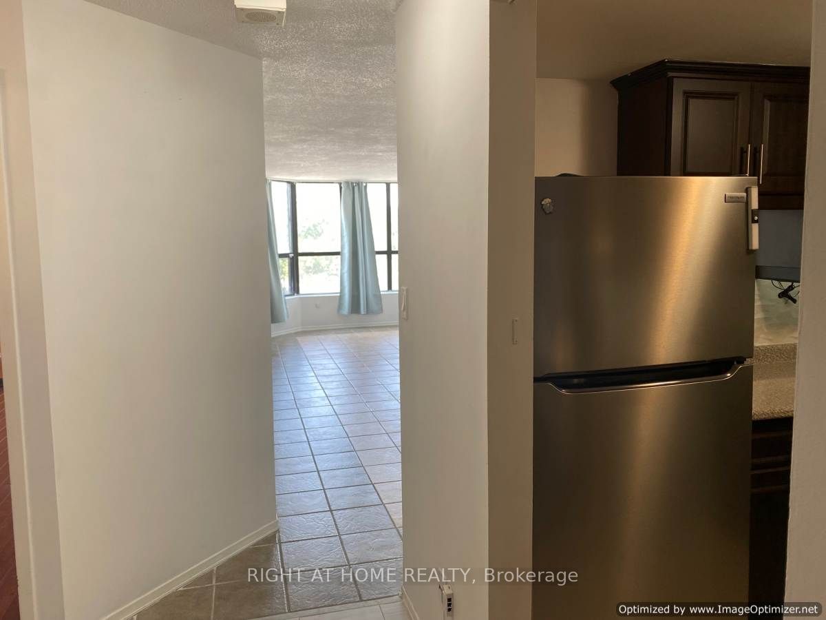 Unit 302 - 25 Agnes Street, Mississauga 2