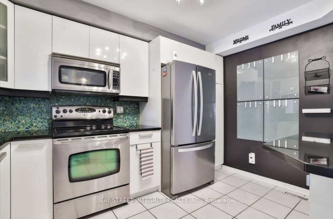 2054 Glenhampton Road, Oakville 4
