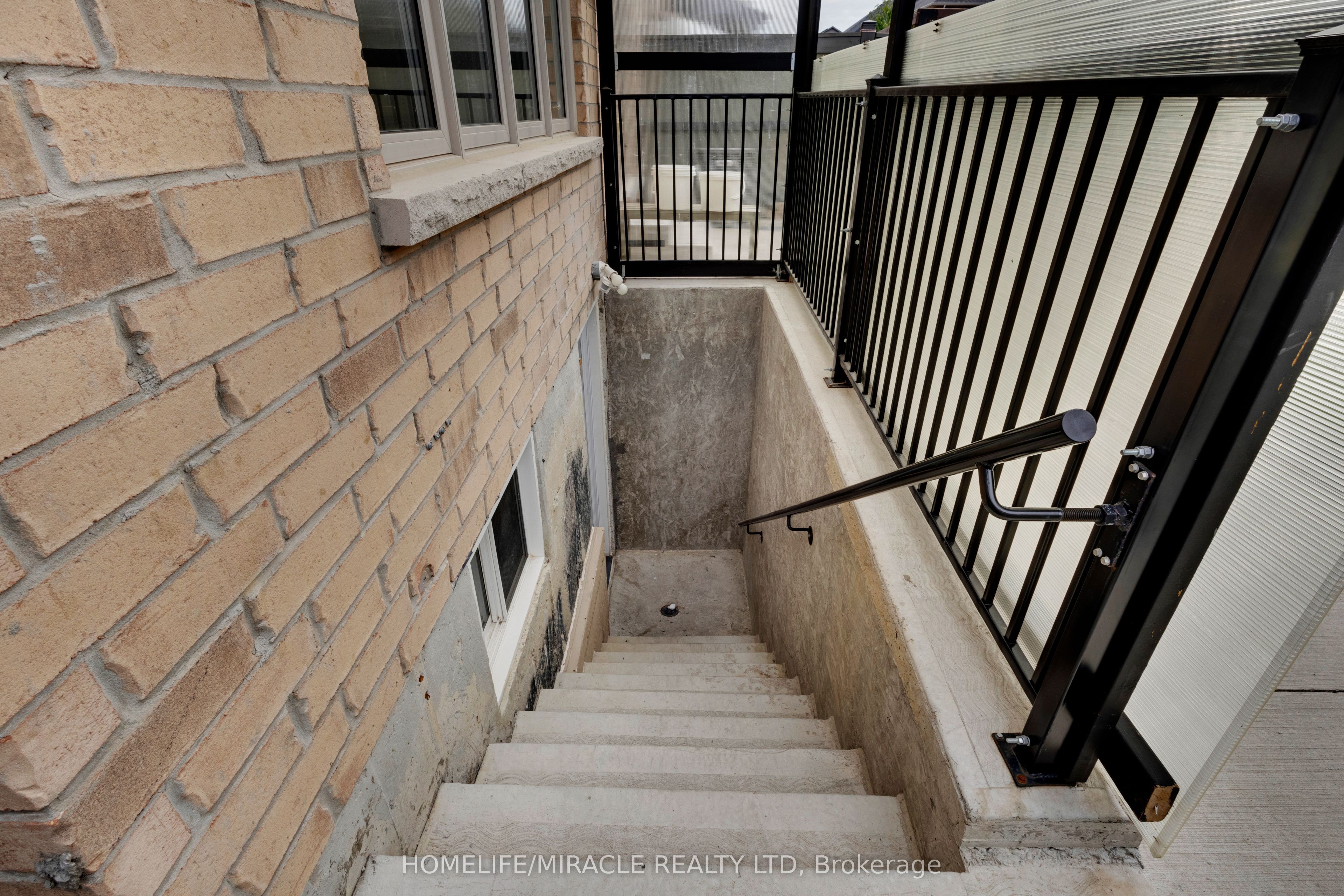 Unit Bsmt - 106 Dolobram Trail, Brampton 3