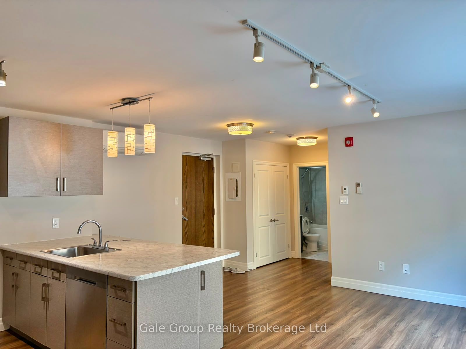 Unit 103 - 5 Paisley Boulevard E, Mississauga 3