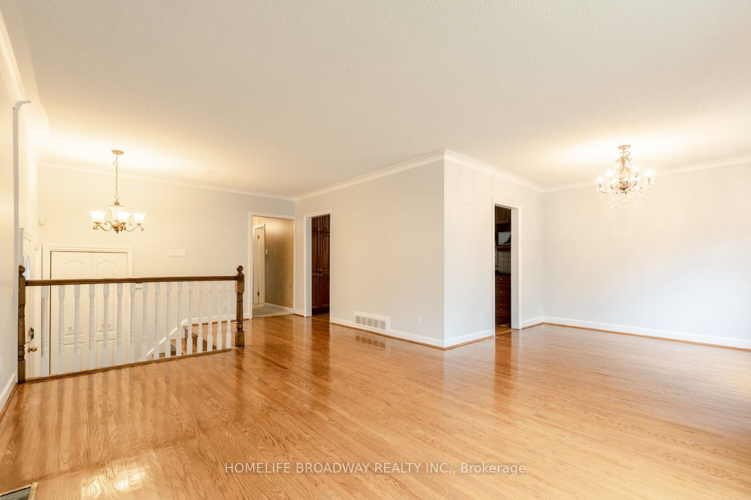 37 Millburn Drive, Etobicoke 4