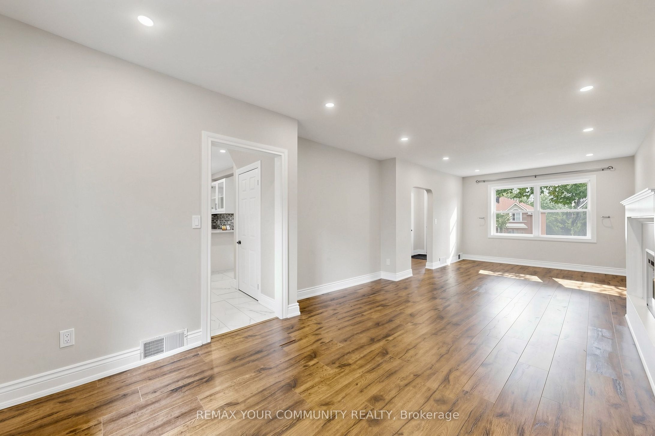 22 HAVENRIDGE Drive, Etobicoke 5