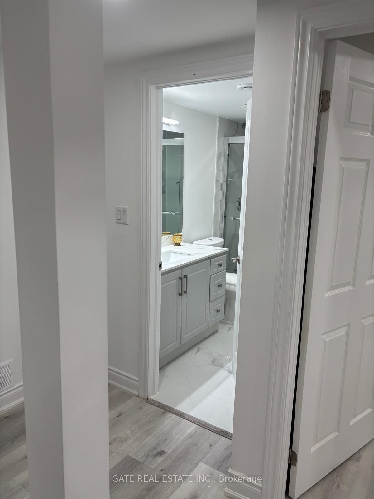 Unit Legal bsmt apt sep.entran - 5321 Durie Road, Mississauga 3