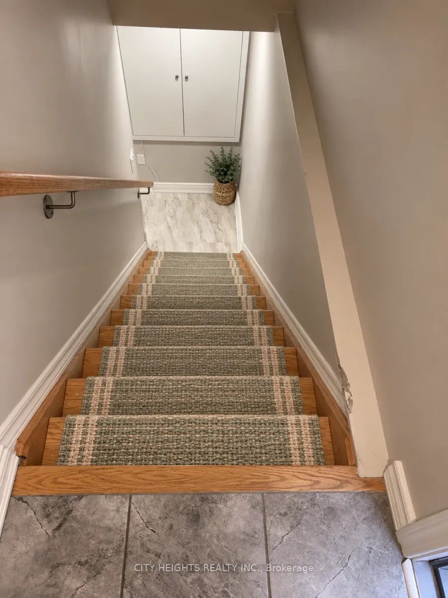 Unit Basement - 39 Mincing Trail, Brampton 2