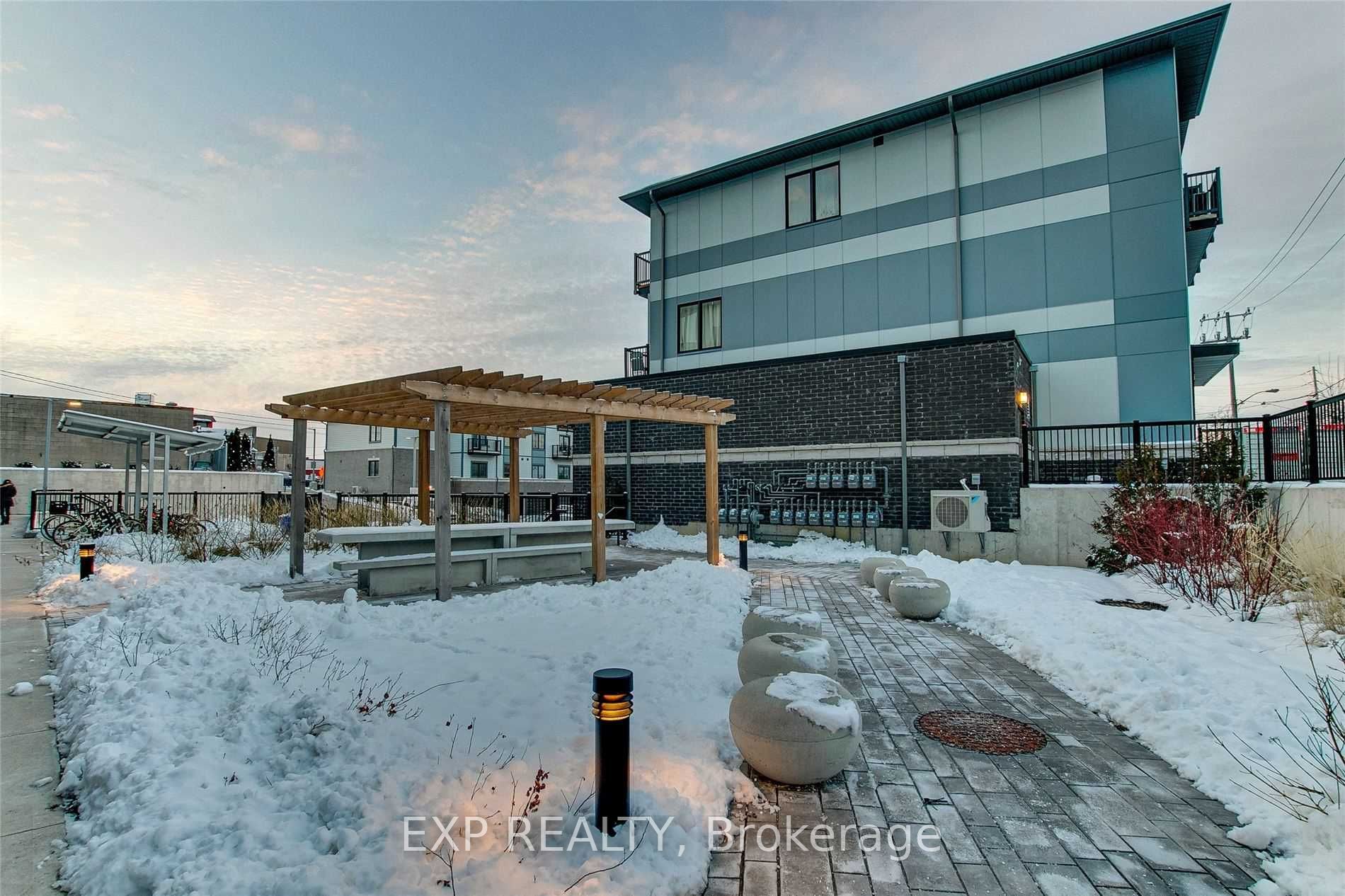 Unit 5 Room 1 - 630 Rogers Road, Toronto 4