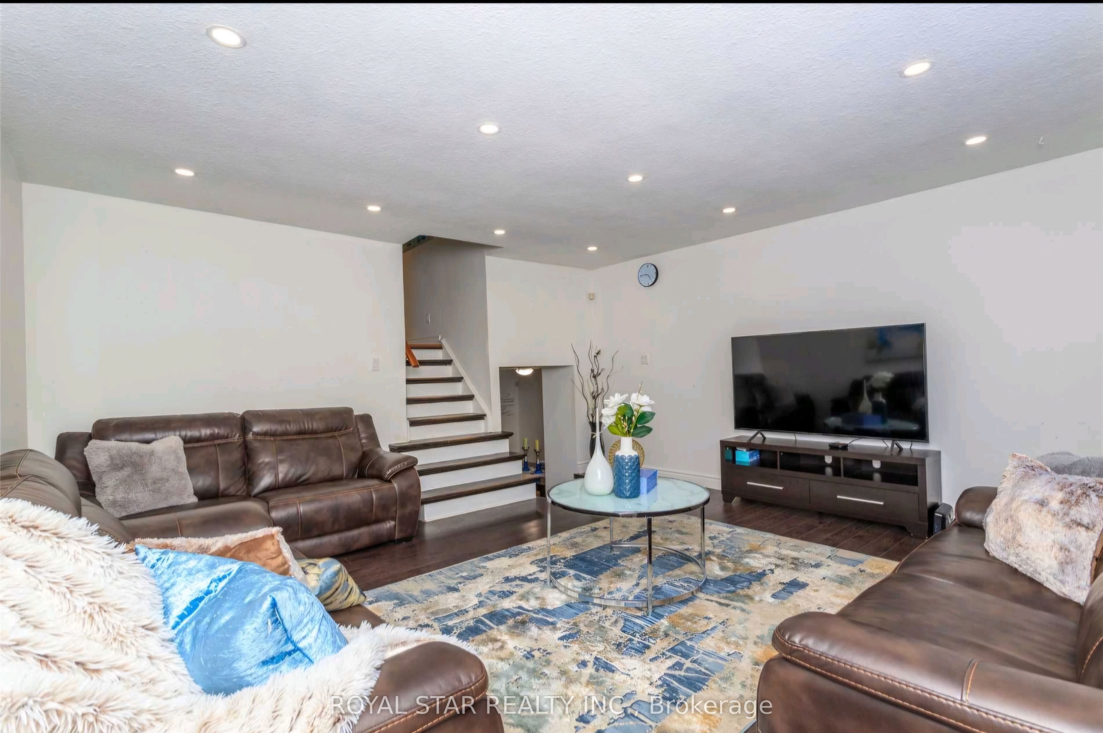 Unit Upper - 19 Ashurst Crescent N, Brampton 2
