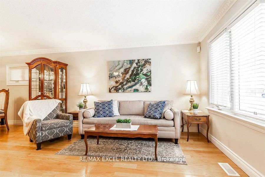 416 Rimilton Avenue, Etobicoke 4