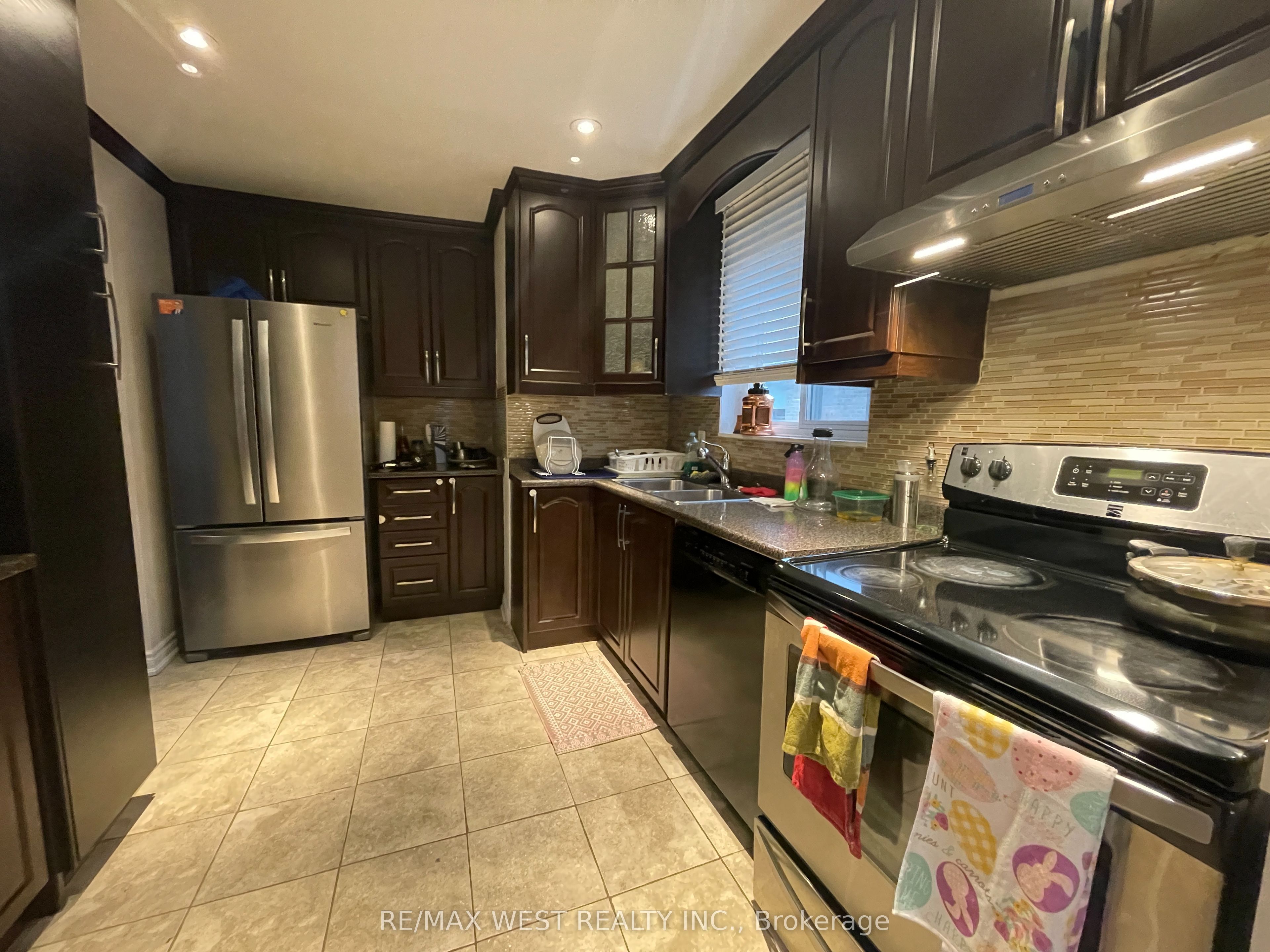 Unit Upper - 25 Coronado Court, North York 3