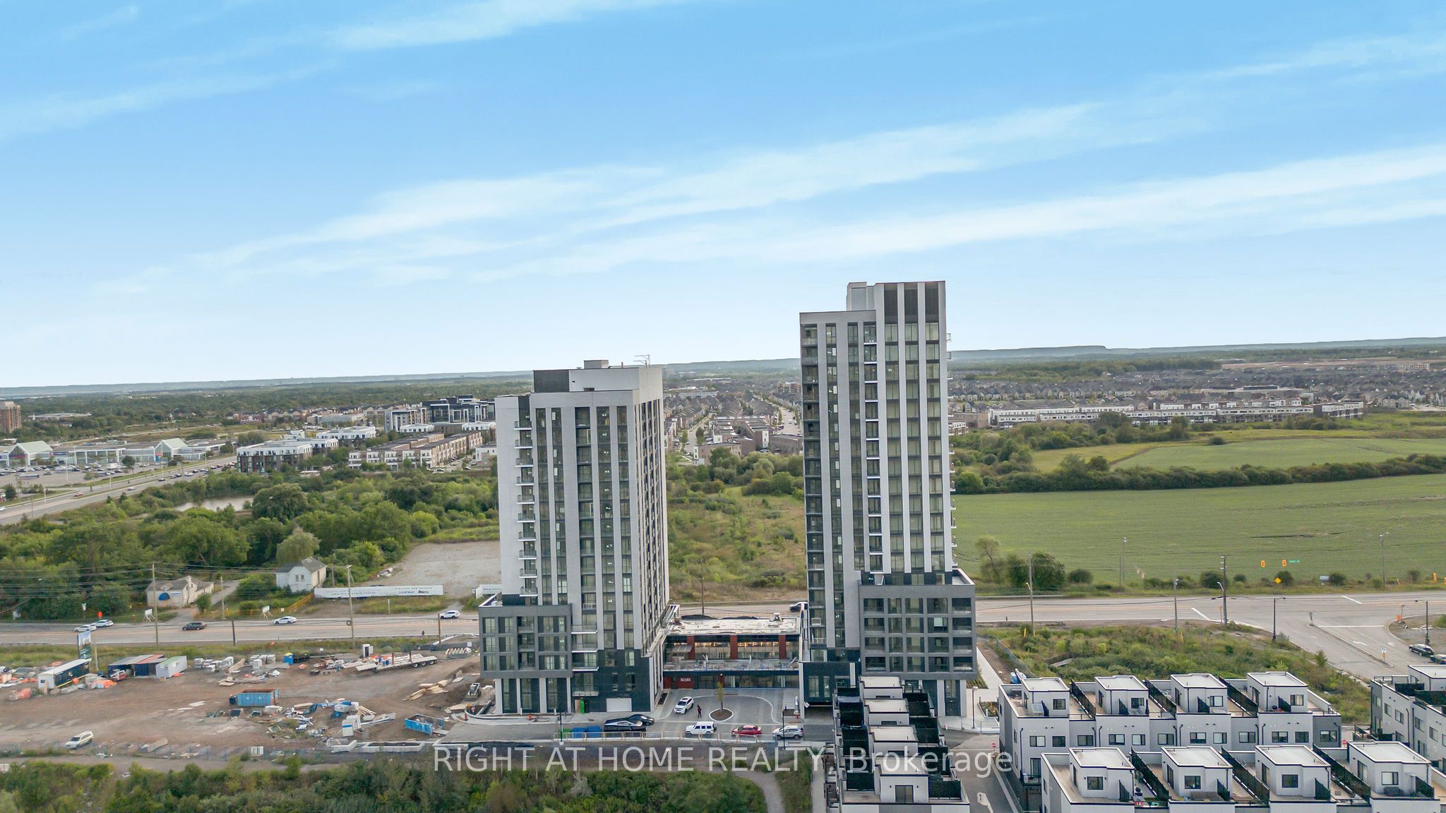 Unit 902 - 3071 Trafalgar Road, Oakville 2