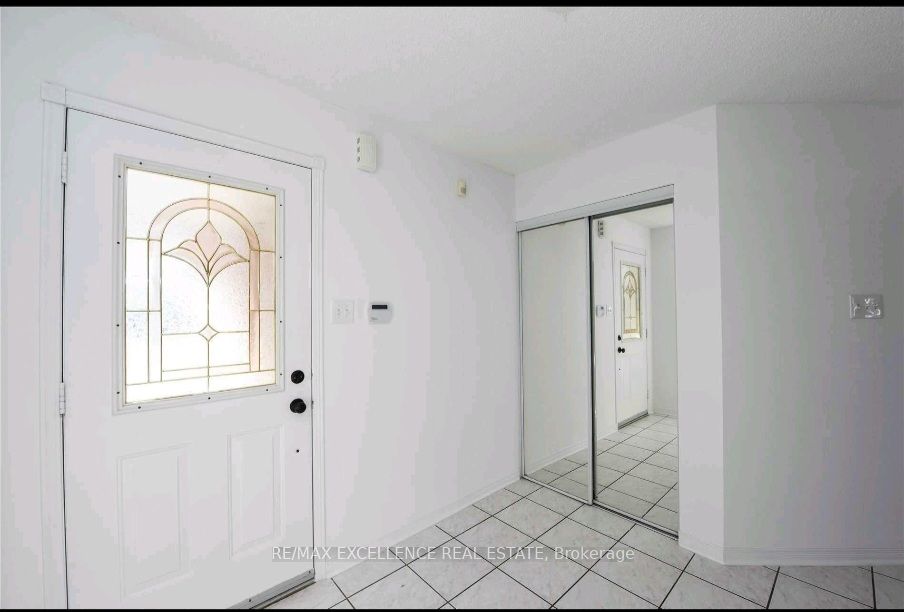 Unit Upper - 24 Hayloft Court, Brampton 4