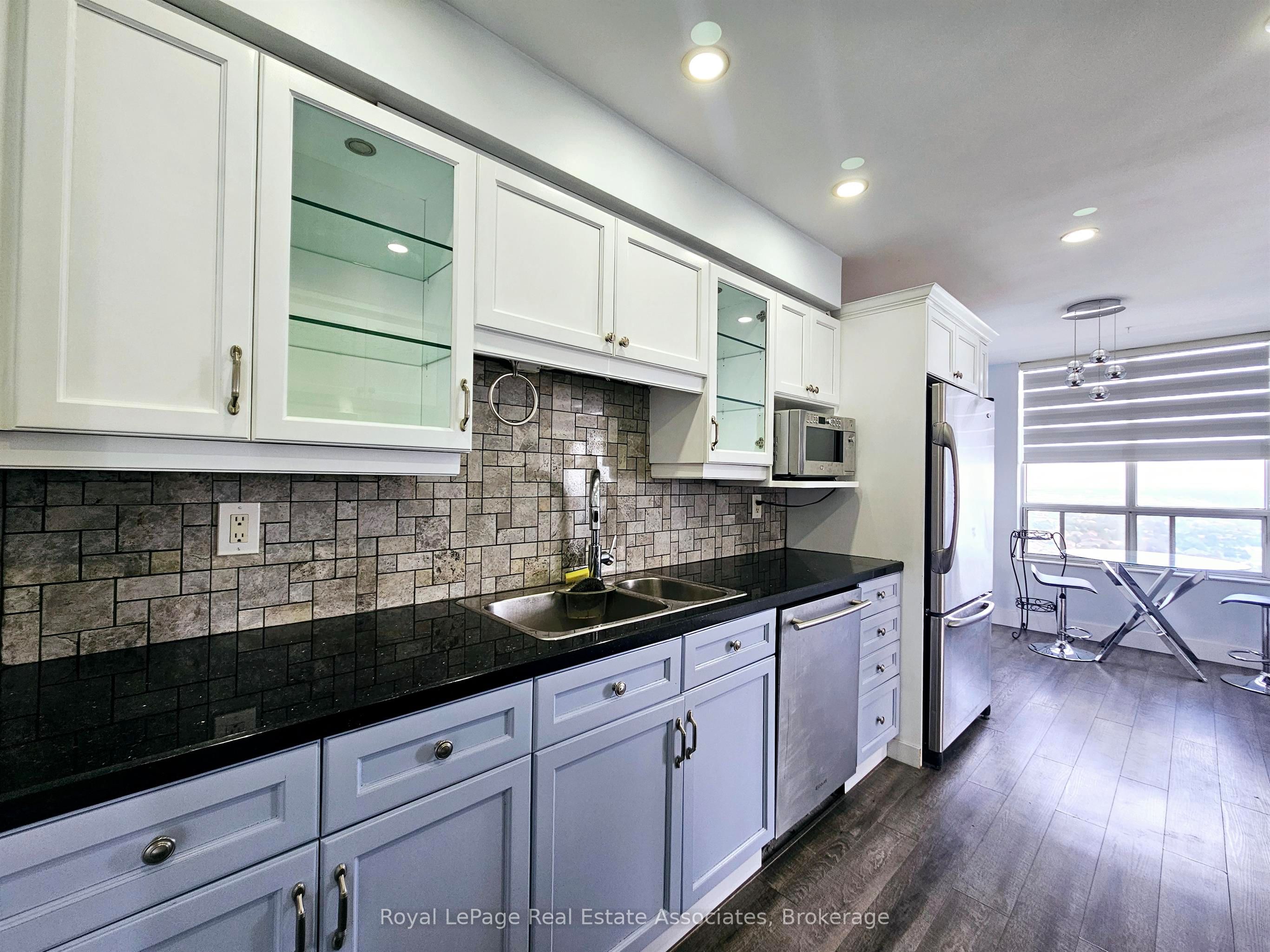 Unit 2425 - 25 Kingsbridge Garden Circle, Mississauga 4