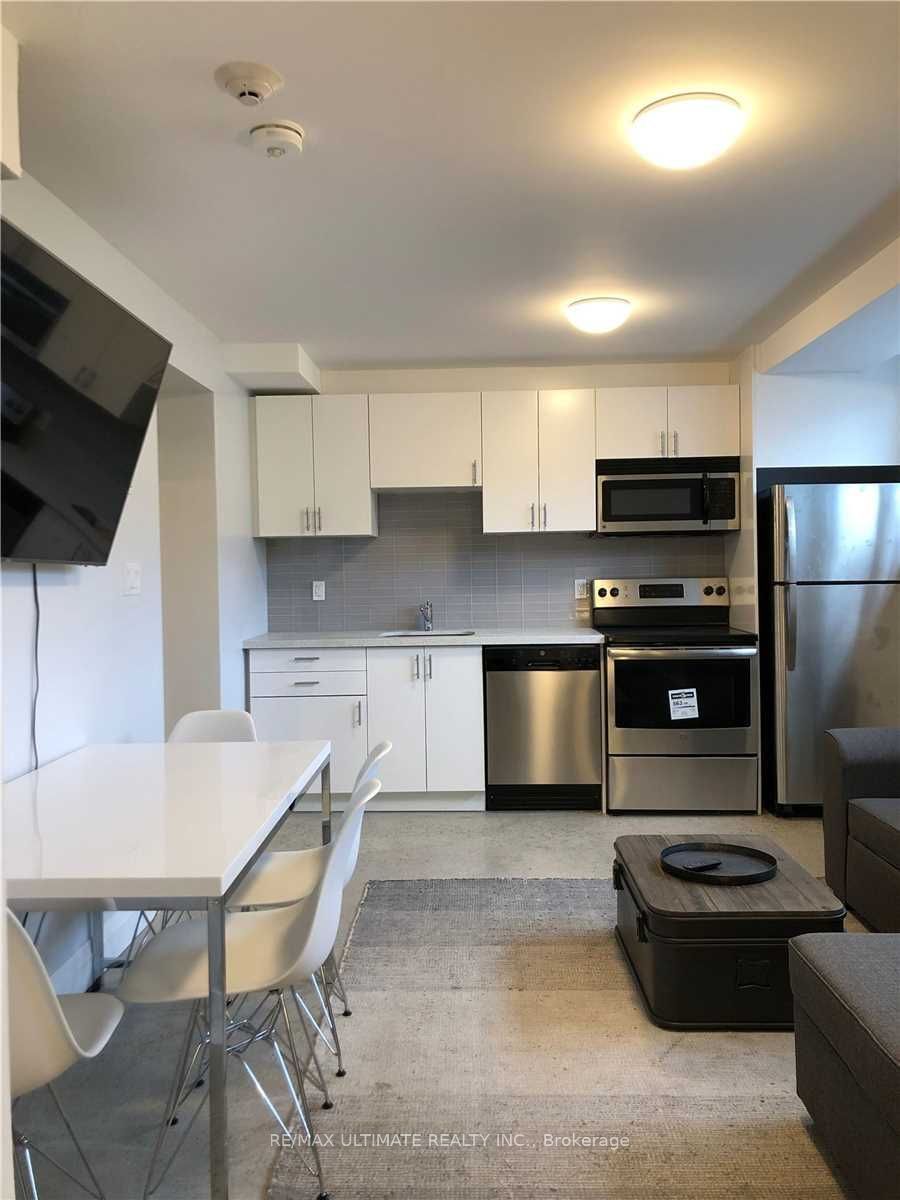 Unit 9 - 230 South Kingsway, Toronto 2