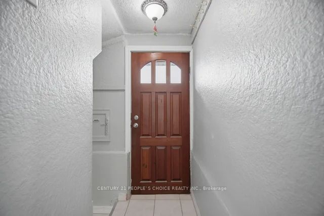 Unit Lower - 249 Burnhamthorpe Road, Etobicoke 2