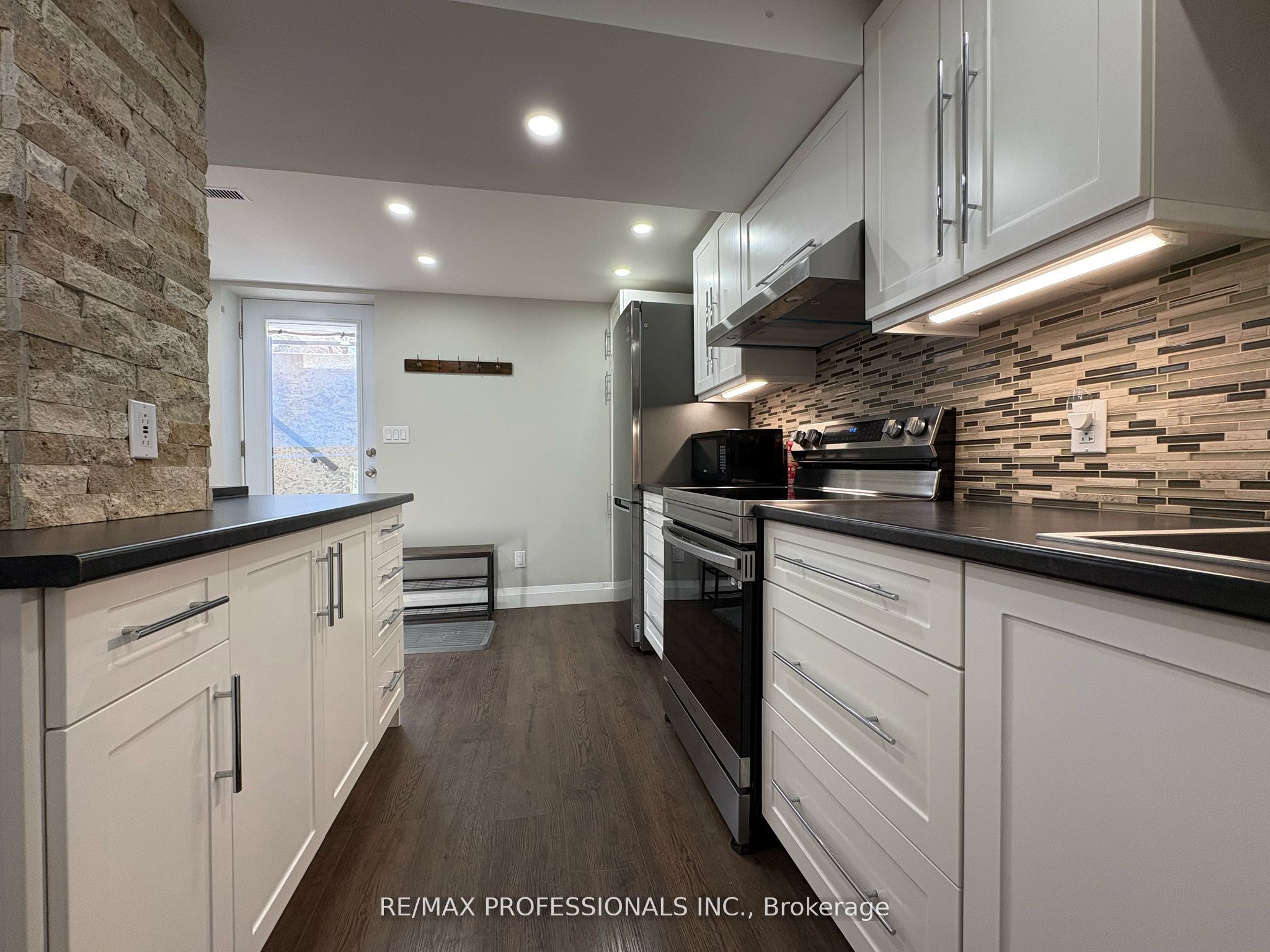 Unit Lower - 19 Elmbrook Crescent, Etobicoke 5