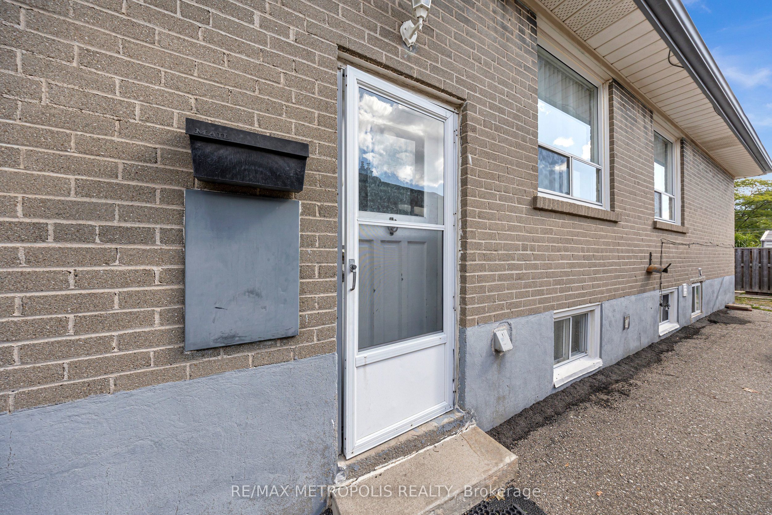 Unit Main - 147 Vodden Street E, Brampton 2