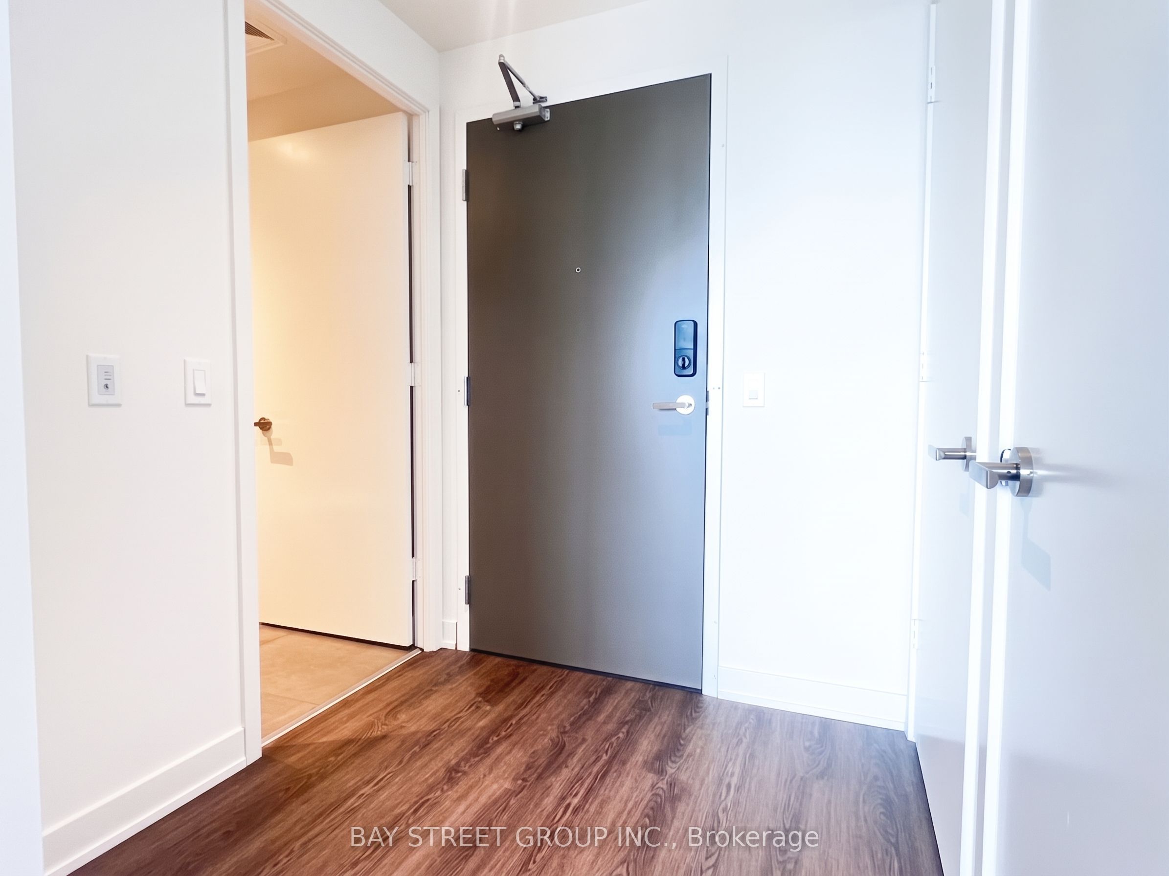 Unit 7404 - 448 Burnhamthorpe Road W, Mississauga 3