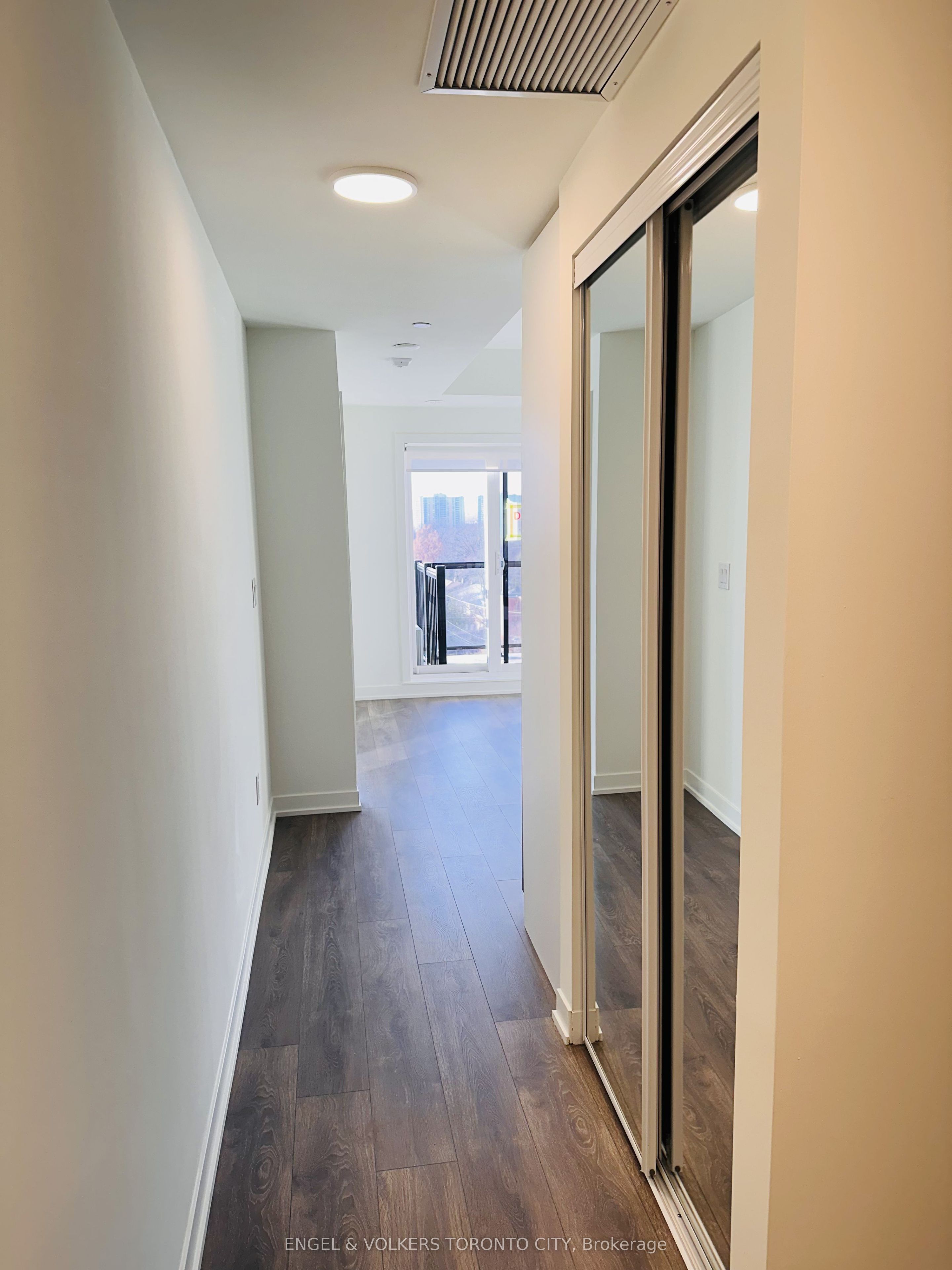 Unit 604 - 165 Canon Jackson Drive, Toronto 3