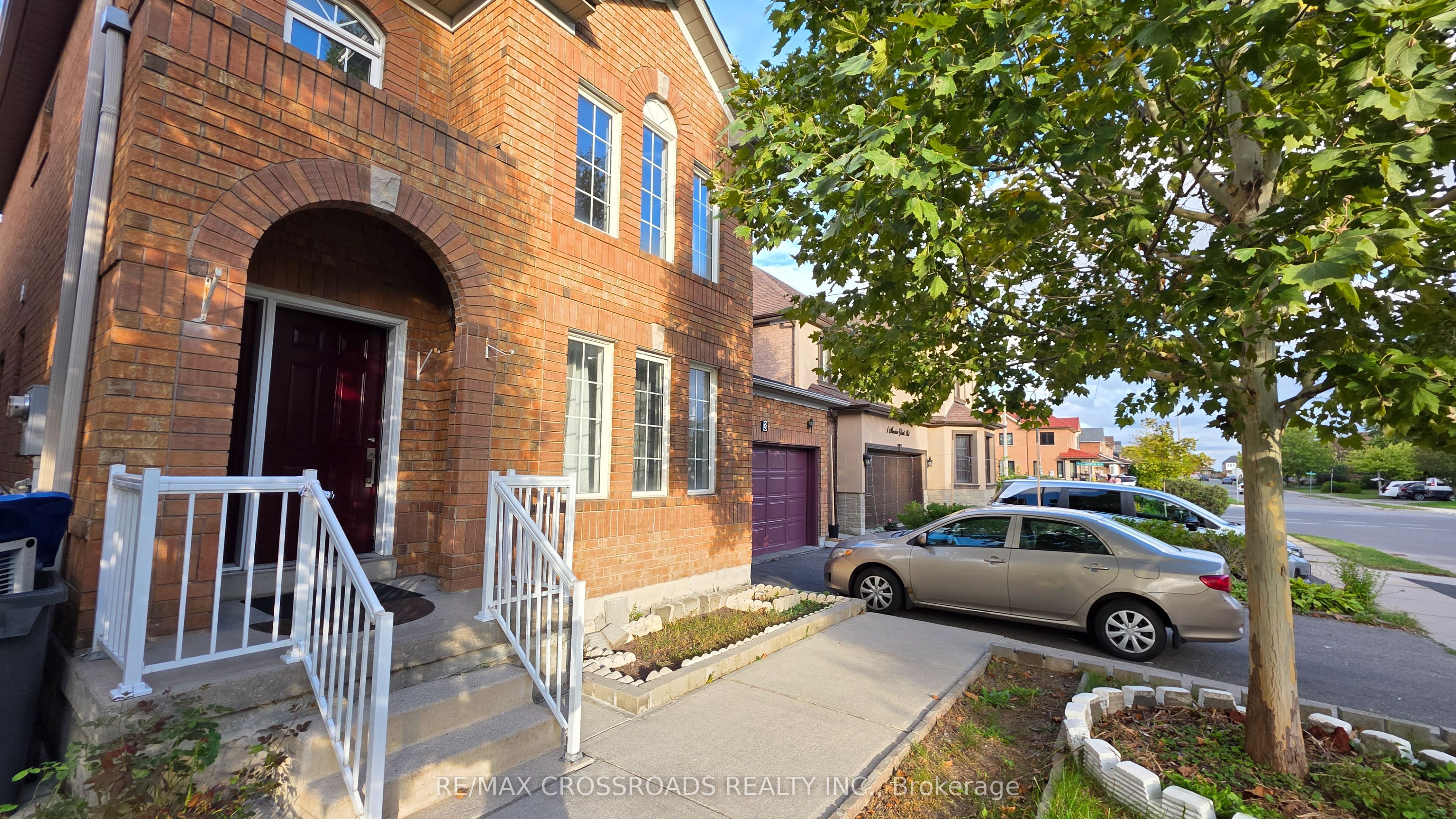 3 Meadow Glade Road, Brampton 3