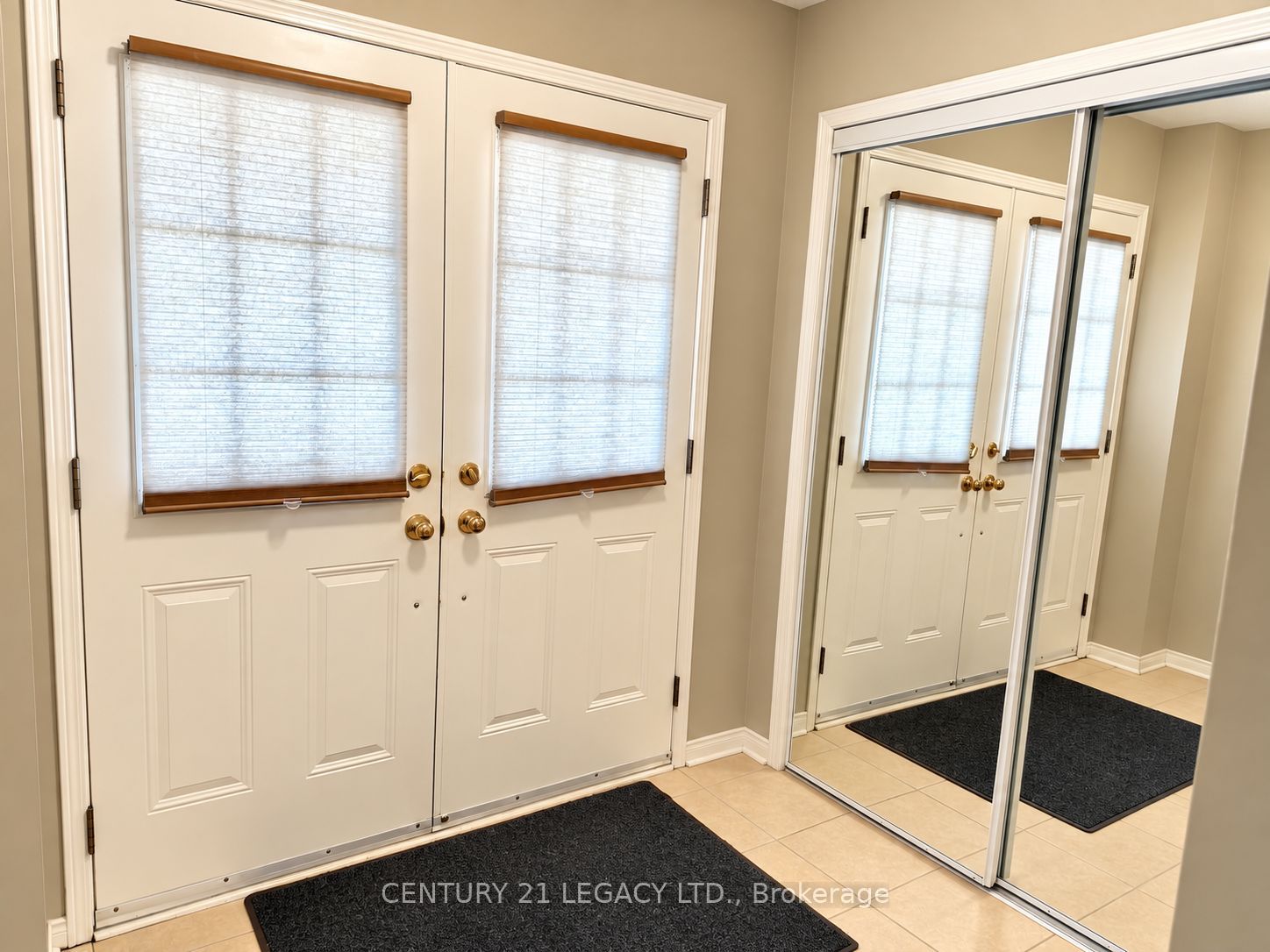 3317 Mikalda Road, Burlington 3
